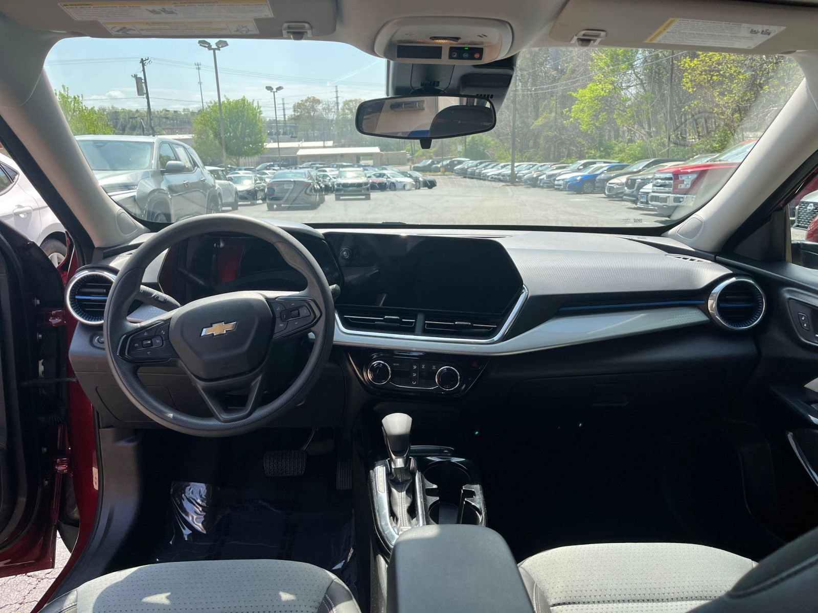 Thumbnail: 2025 Chevrolet Trax - 28