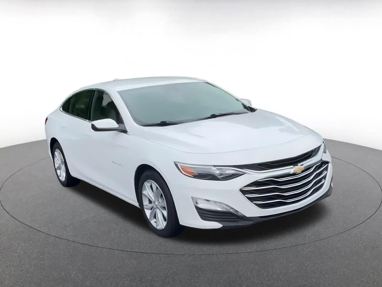 Thumbnail: 2024 Chevrolet Malibu - 3