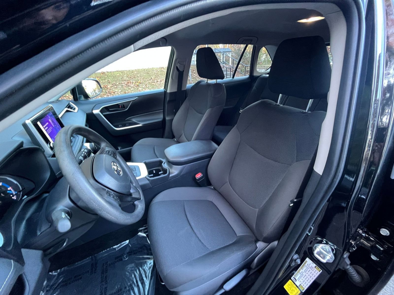 Thumbnail: 2025 Toyota RAV4 - 32