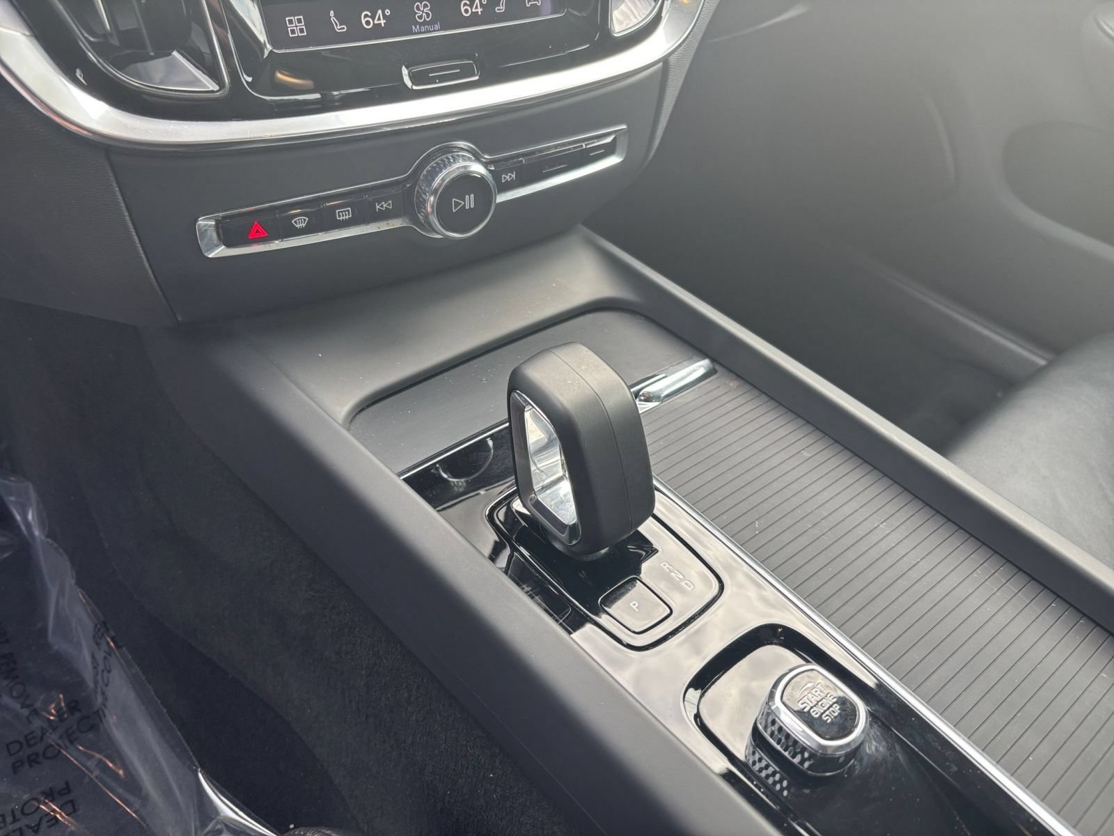 Thumbnail: 2024 Volvo S60 - 33