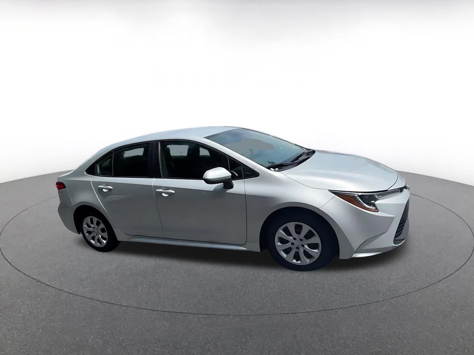 Thumbnail: 2025 Toyota Corolla - 2