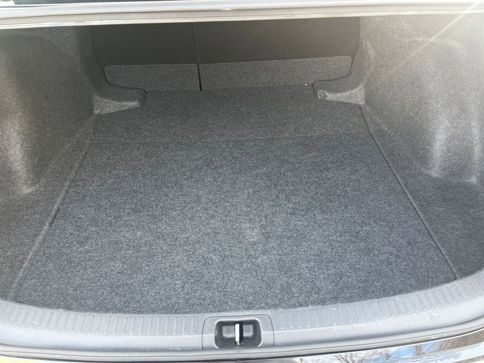 Thumbnail: 2025 Toyota Corolla - 25