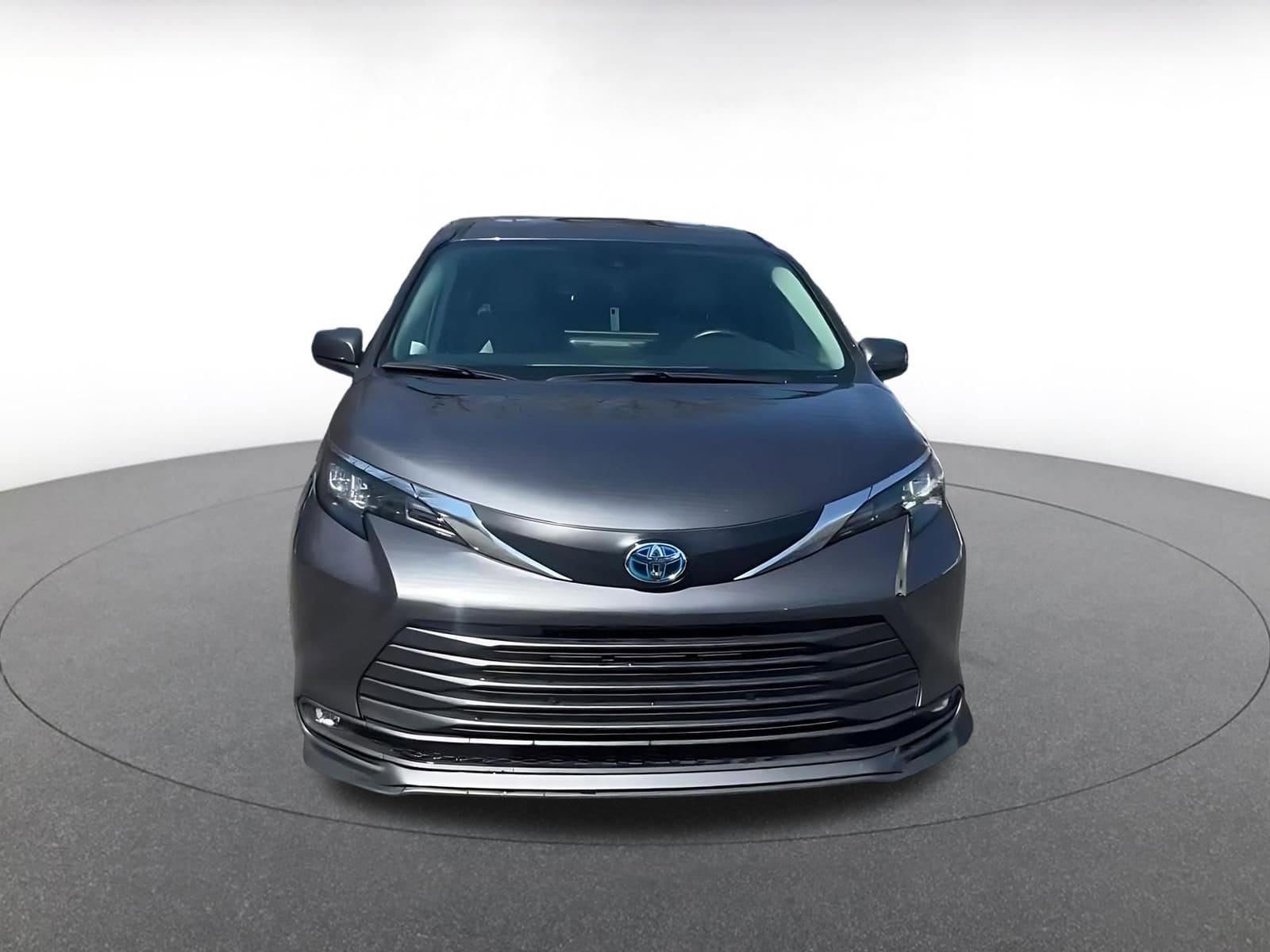 Thumbnail: 2025 Toyota Sienna - 4