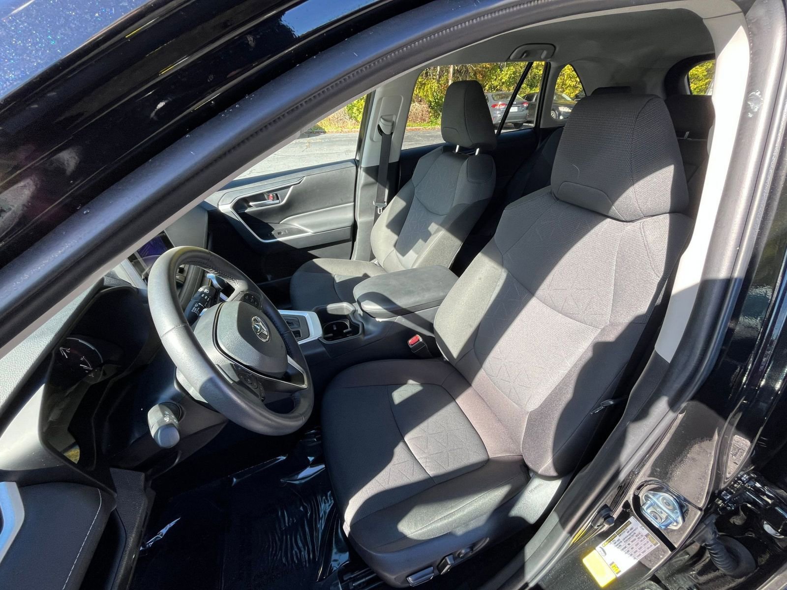 Thumbnail: 2025 Toyota RAV4 - 32