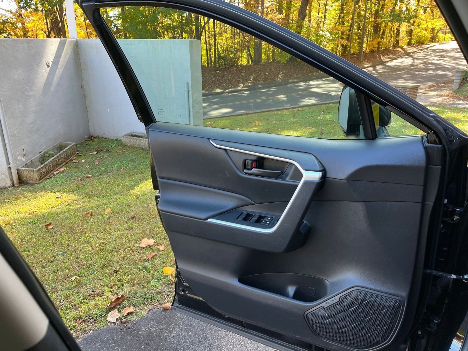 Thumbnail: 2025 Toyota RAV4 - 18