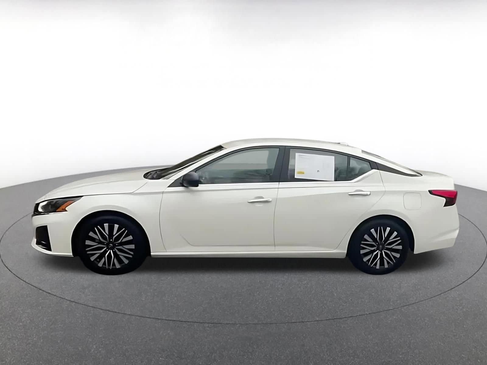 Thumbnail: 2025 Nissan Altima - 10