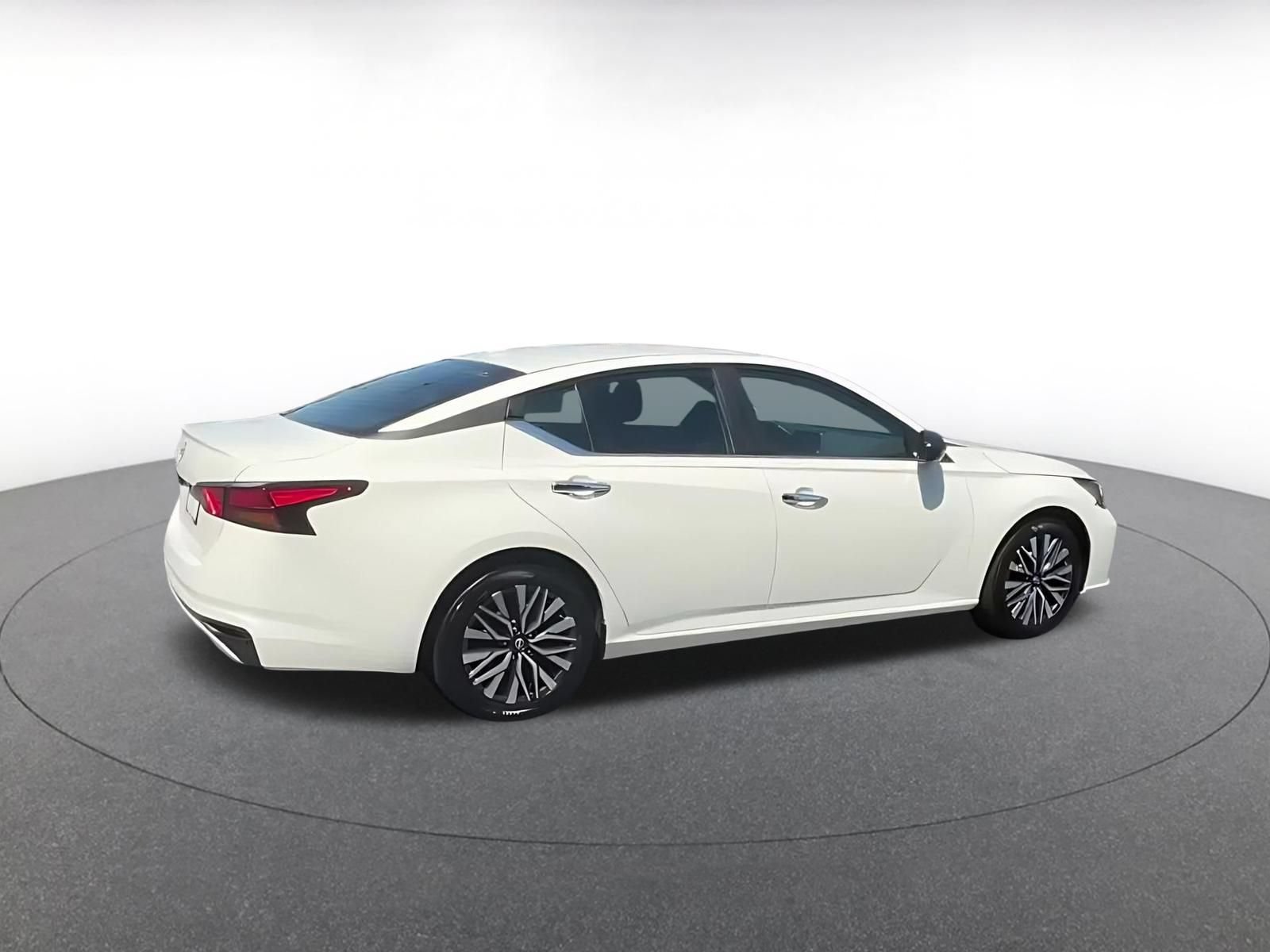 Thumbnail: 2025 Nissan Altima - 11