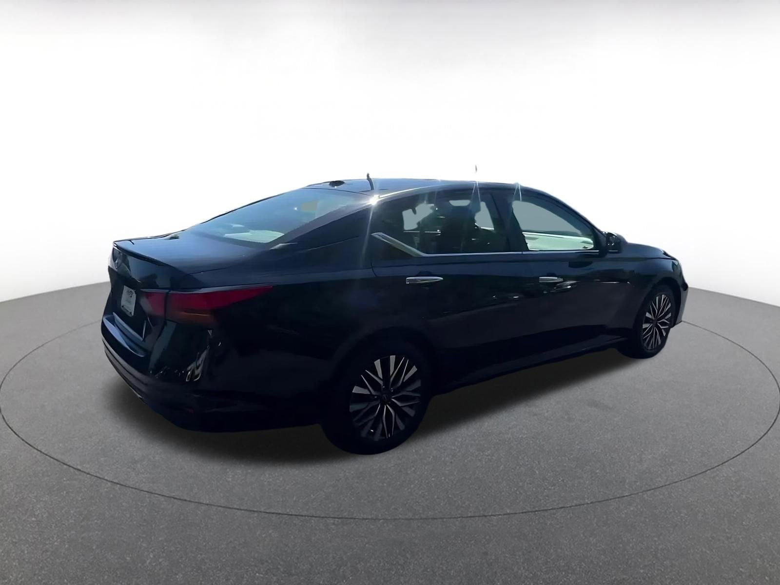 Thumbnail: 2025 Nissan Altima - 15