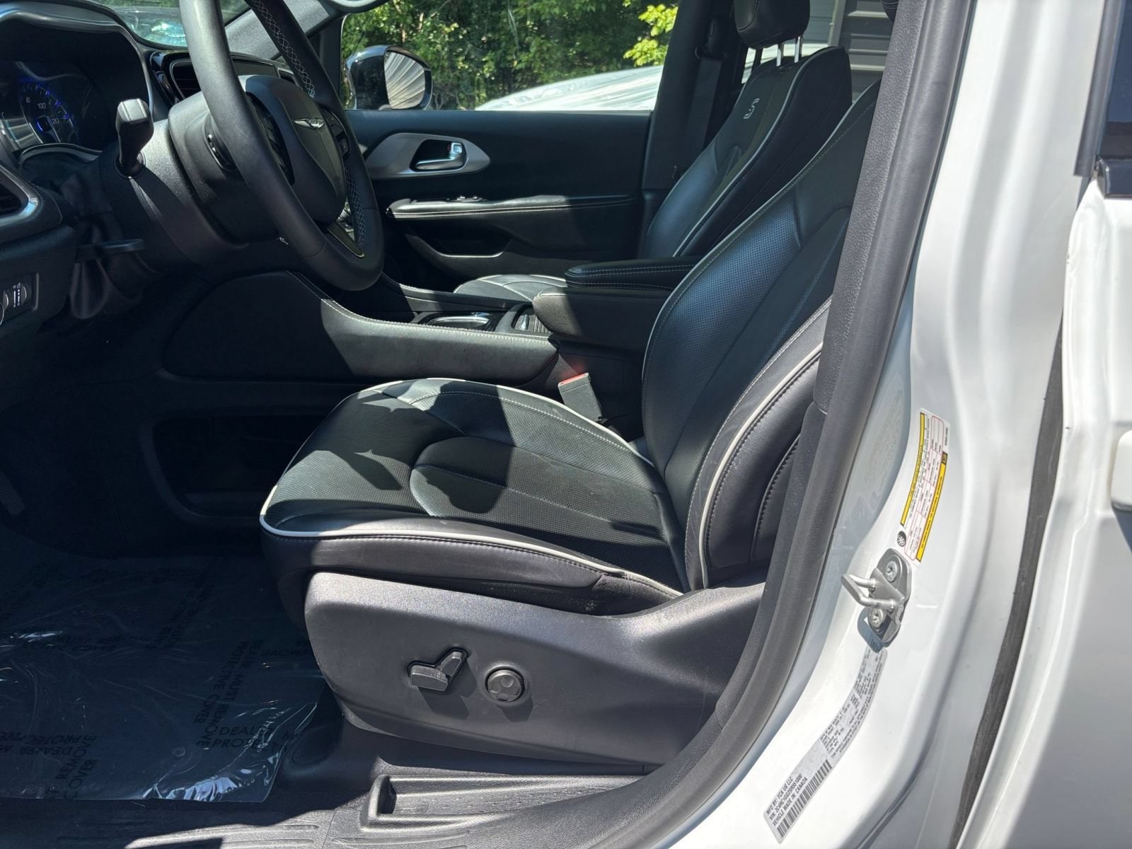 Thumbnail: 2025 Chrysler Pacifica - 24