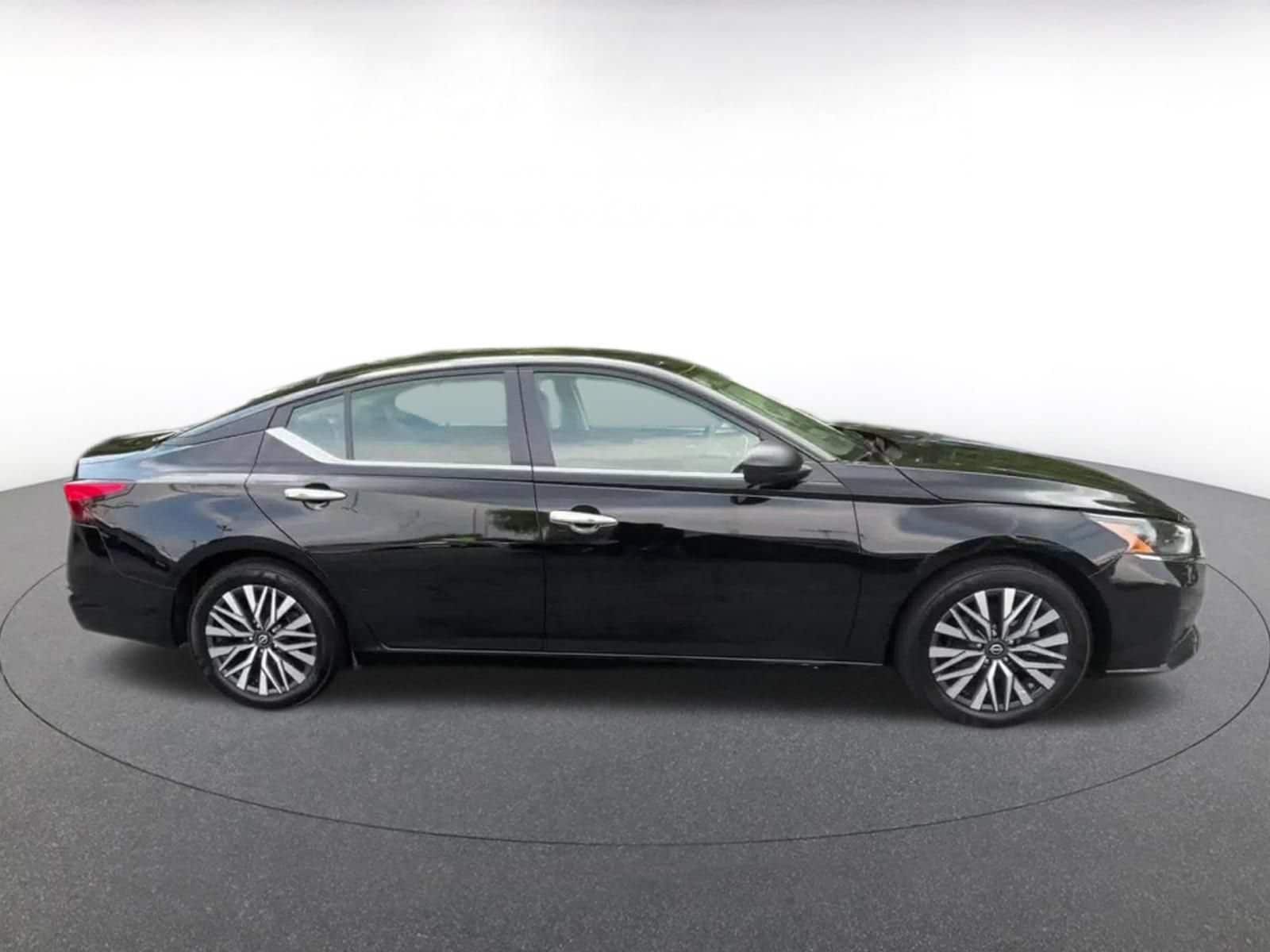 Thumbnail: 2025 Nissan Altima - 16