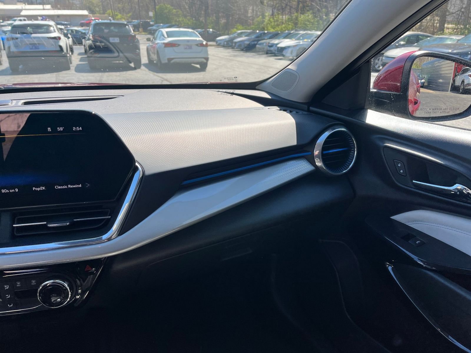 Thumbnail: 2025 Chevrolet Trax - 32