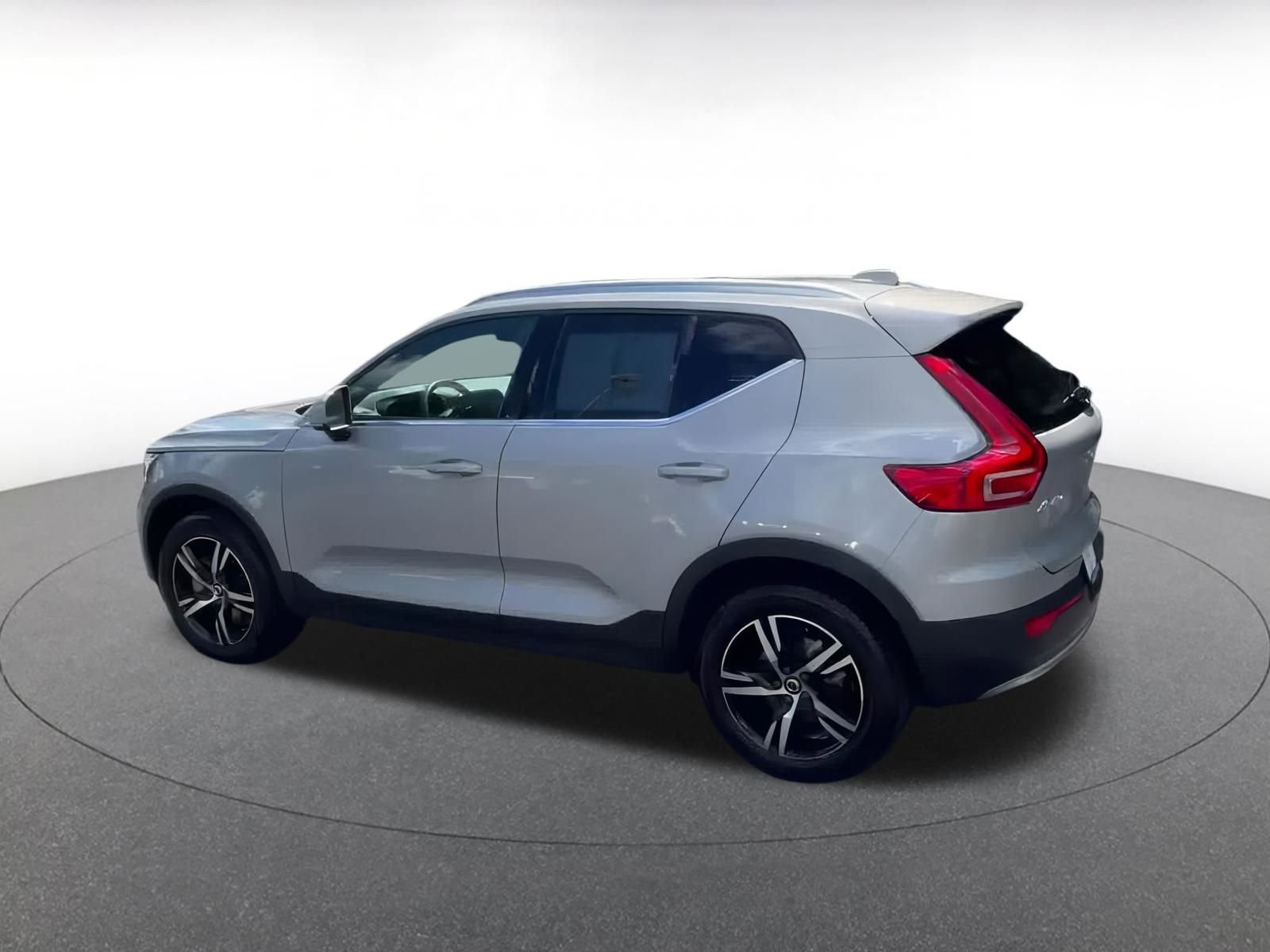 Thumbnail: 2024 Volvo XC40 - 16