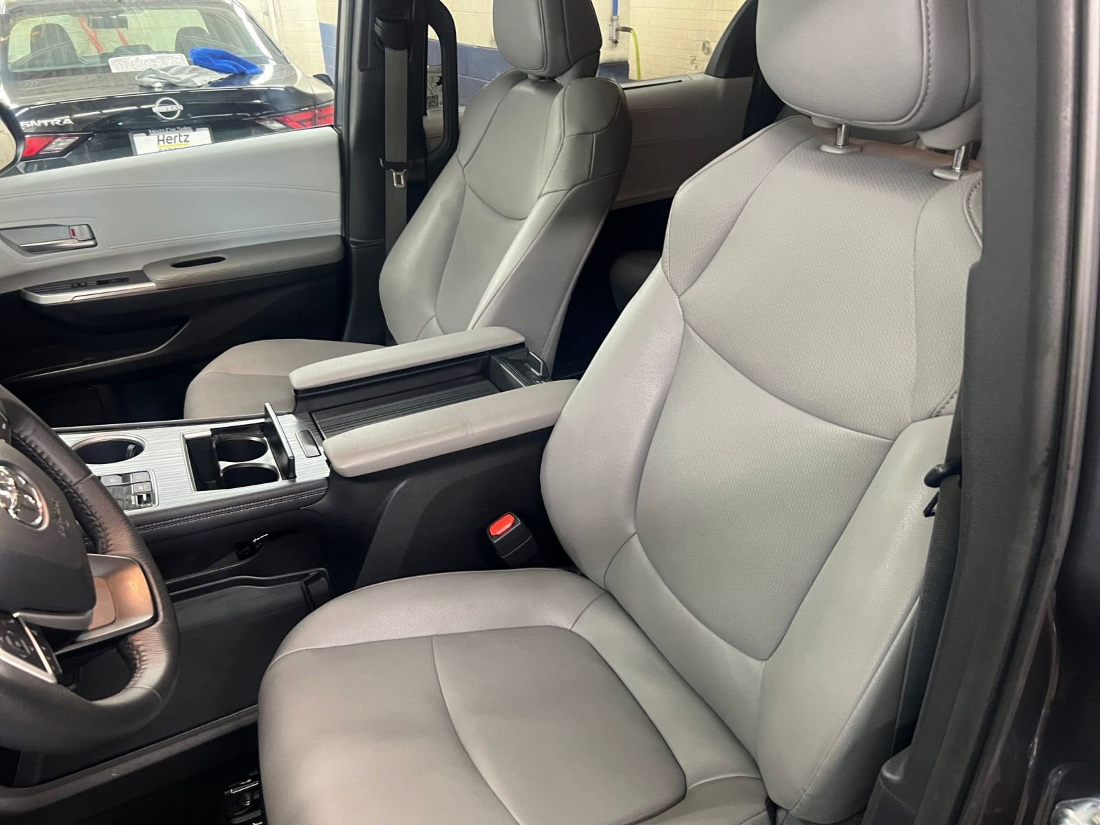 Thumbnail: 2025 Toyota Sienna - 24