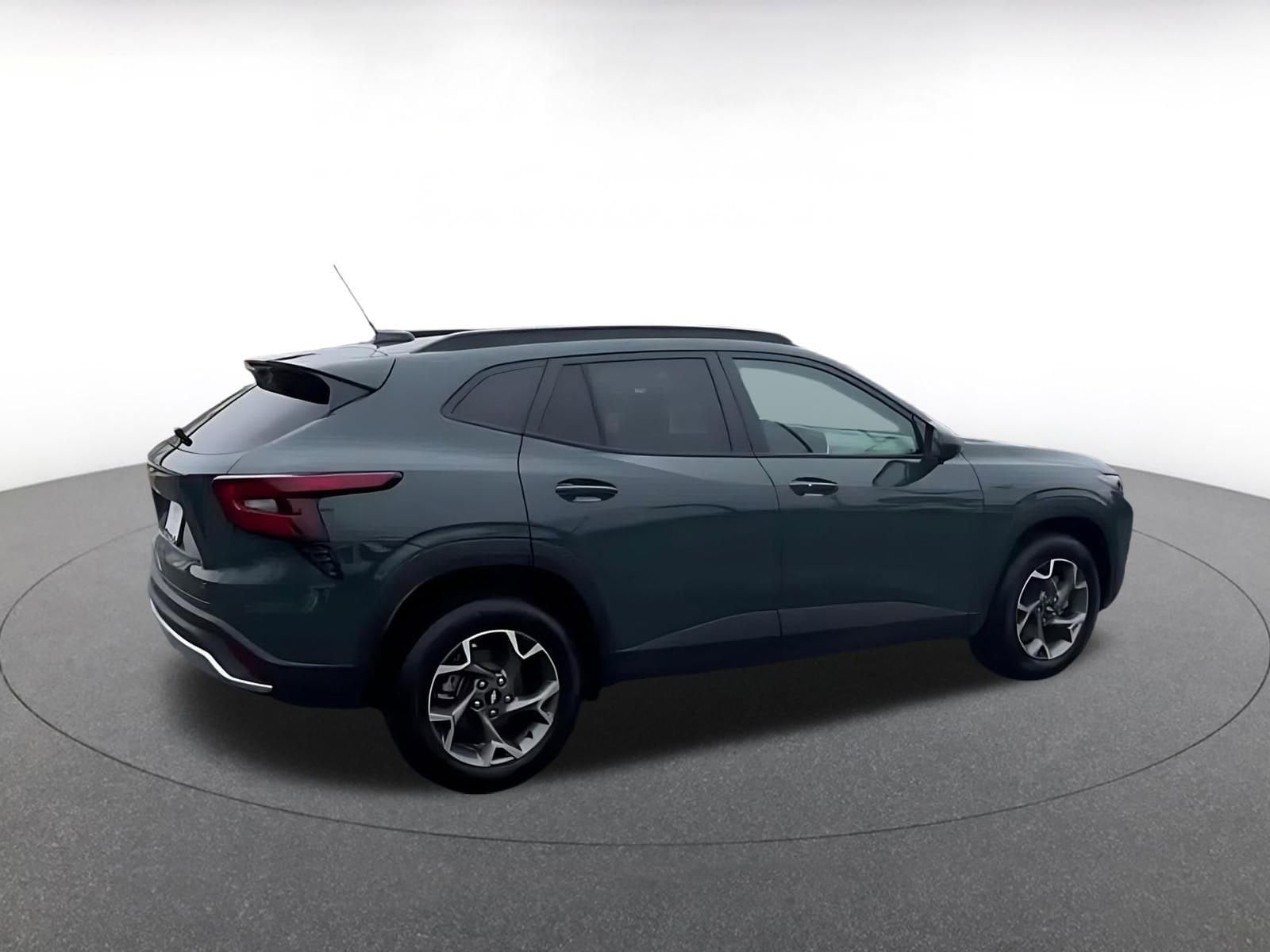 Thumbnail: 2025 Chevrolet Trax - 14