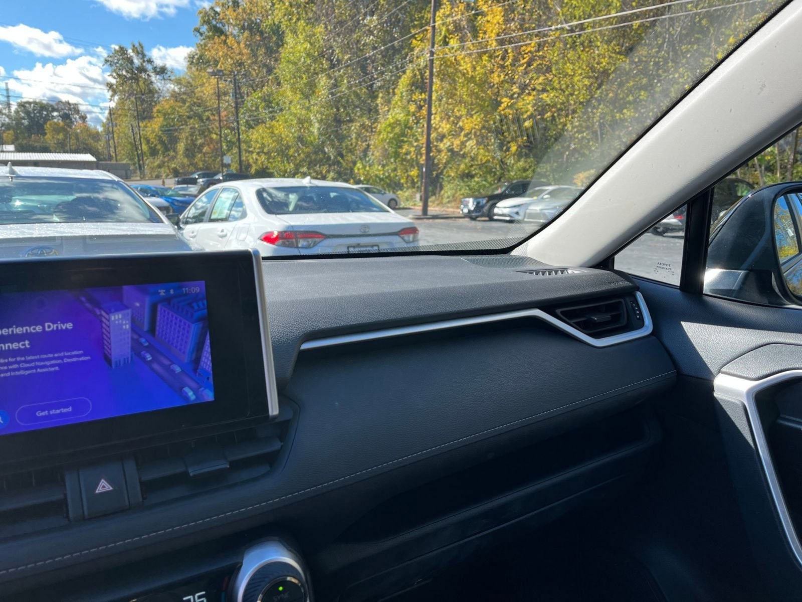 Thumbnail: 2025 Toyota RAV4 - 31