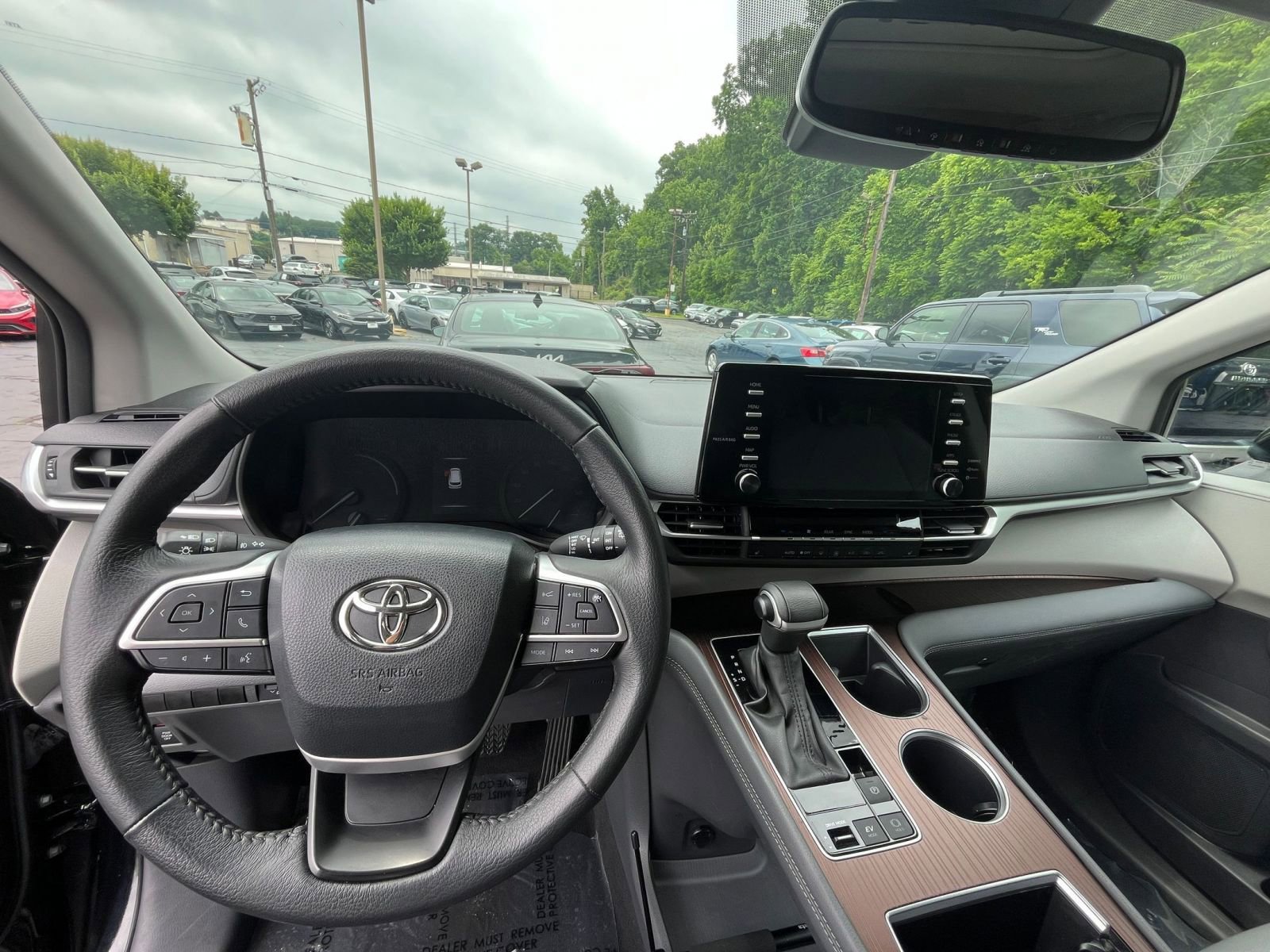2024 Toyota Sienna XLE 28