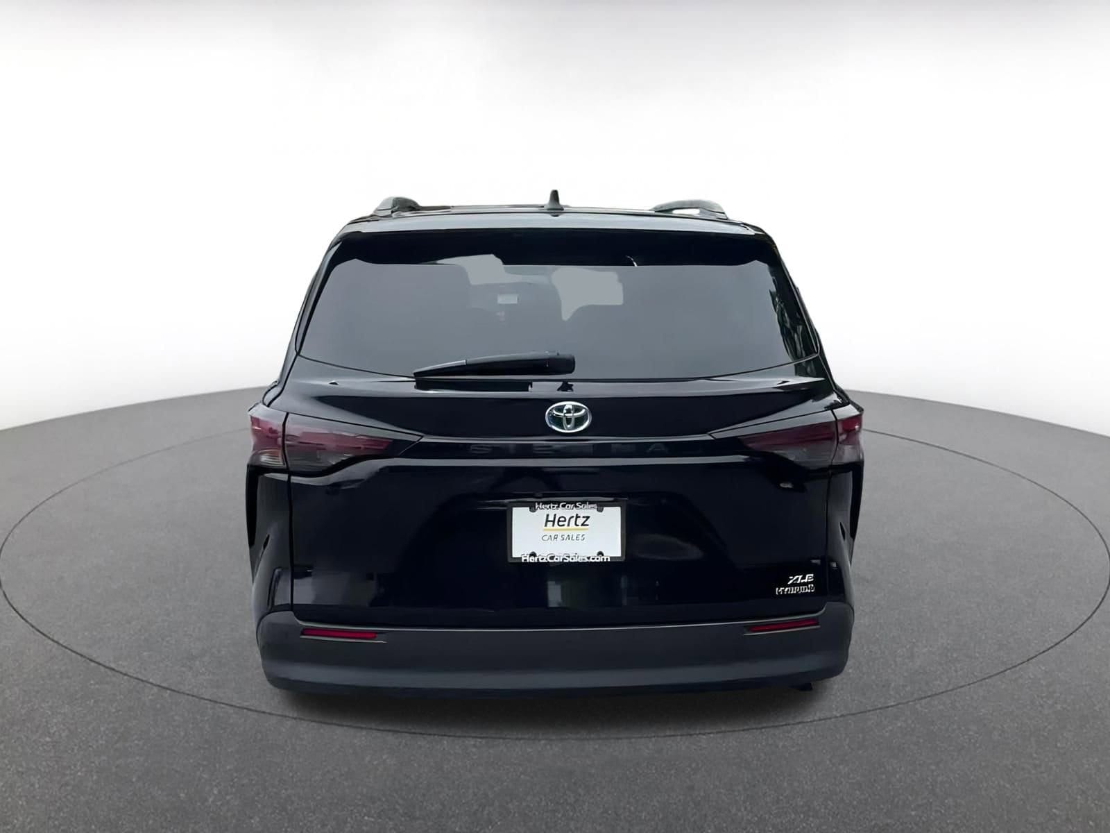 2024 Toyota Sienna XLE 12