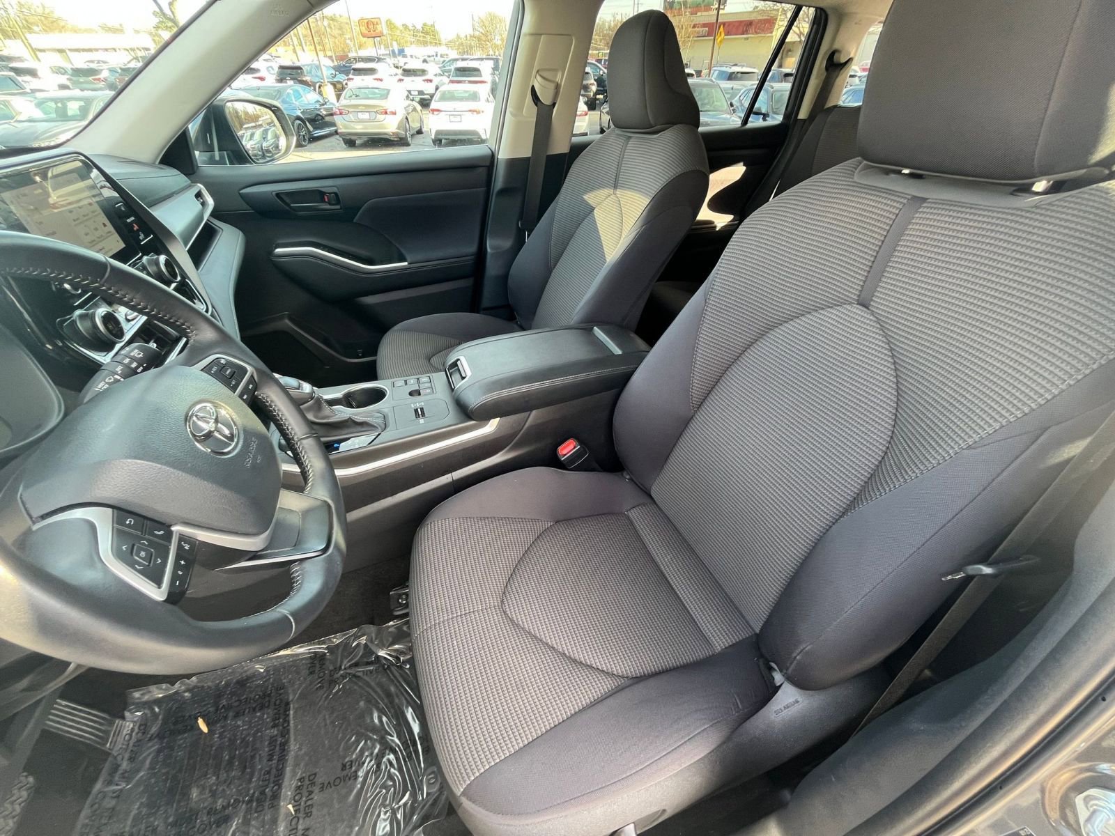 Thumbnail: 2025 Toyota Highlander - 33