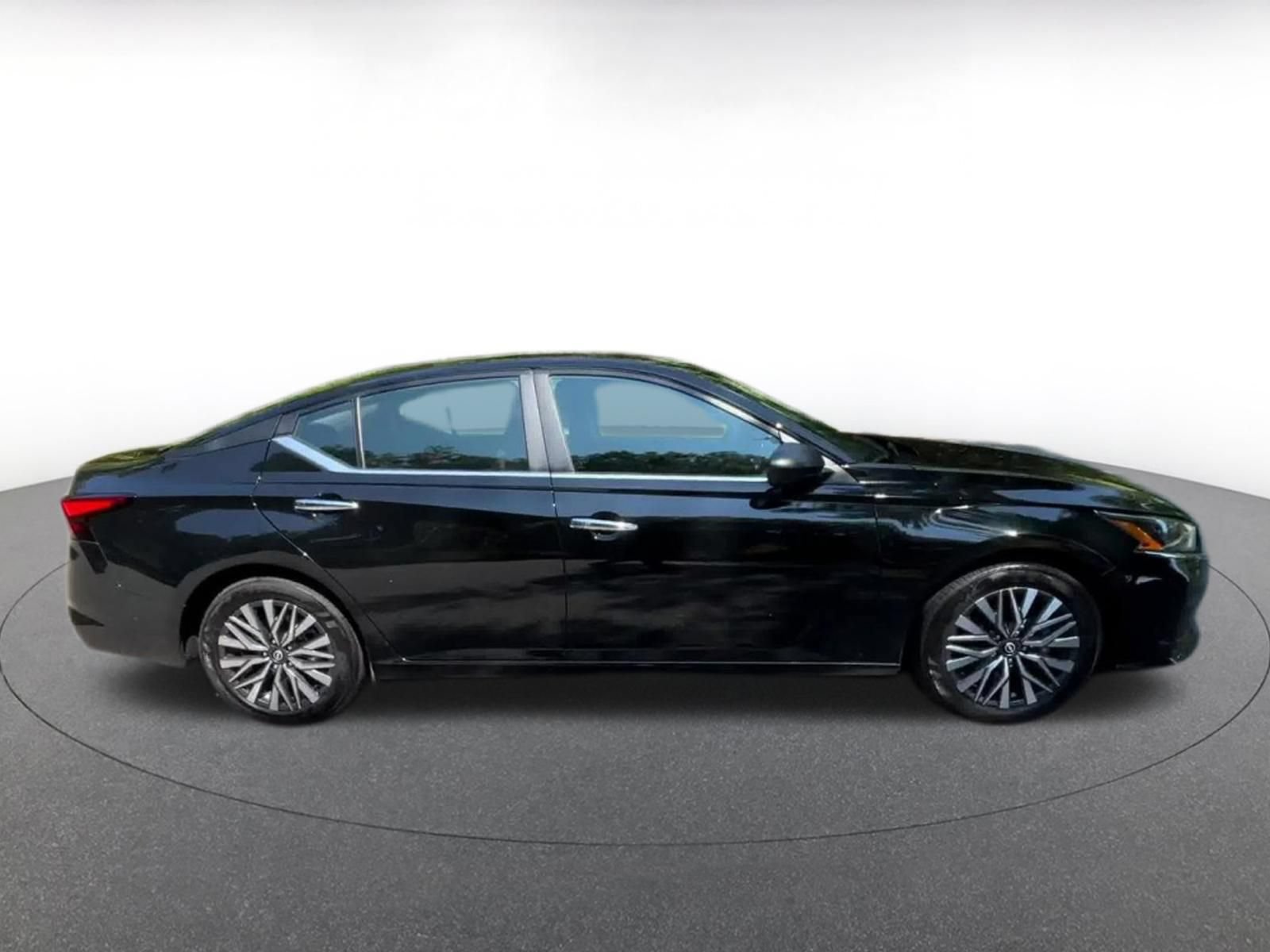 Thumbnail: 2025 Nissan Altima - 13