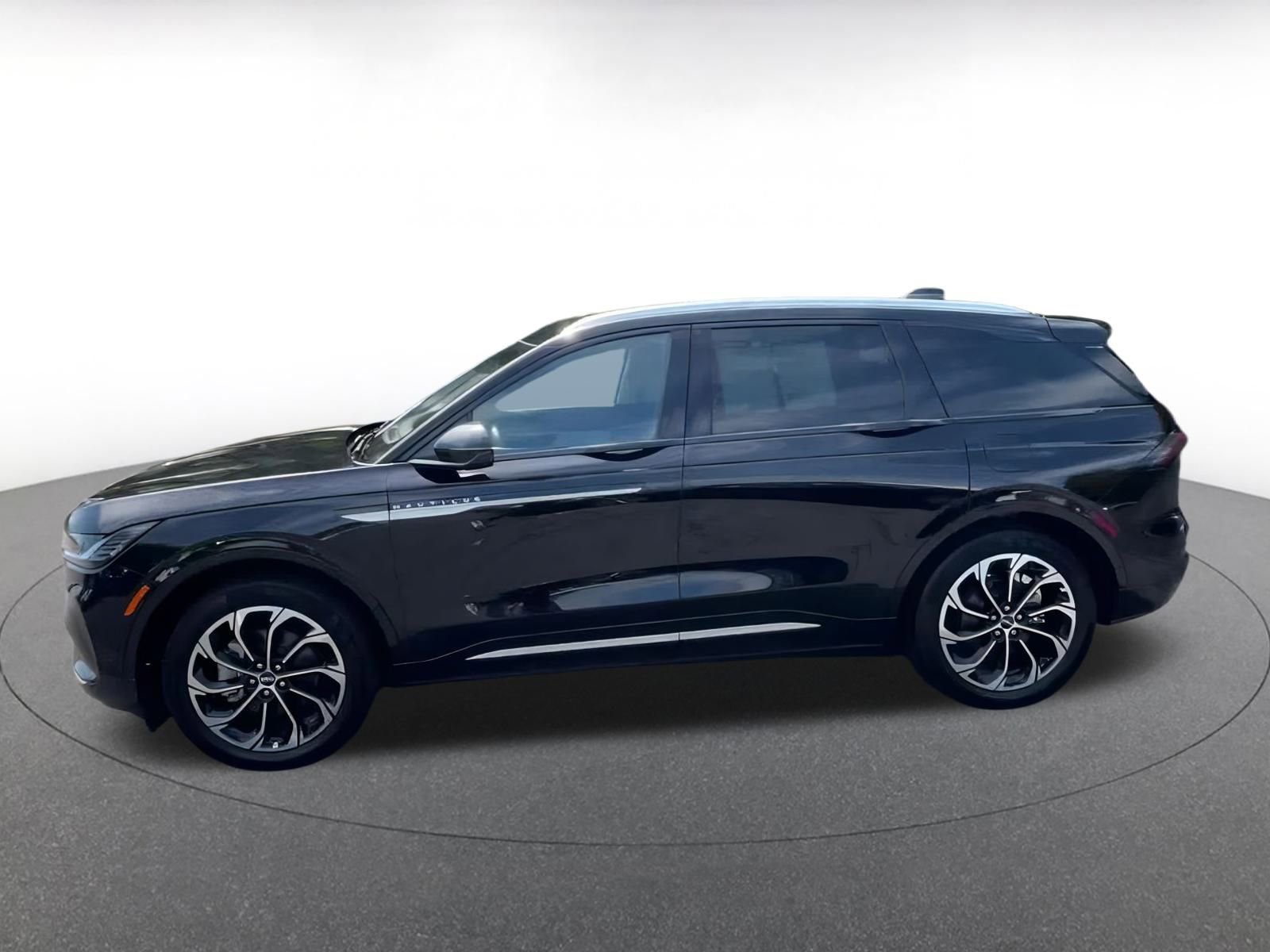 Thumbnail: 2024 Lincoln Nautilus - 10