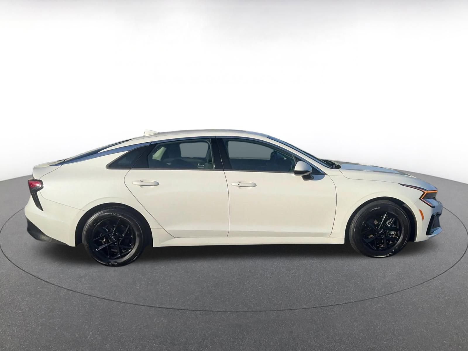 Thumbnail: 2025 Kia K5 - 16