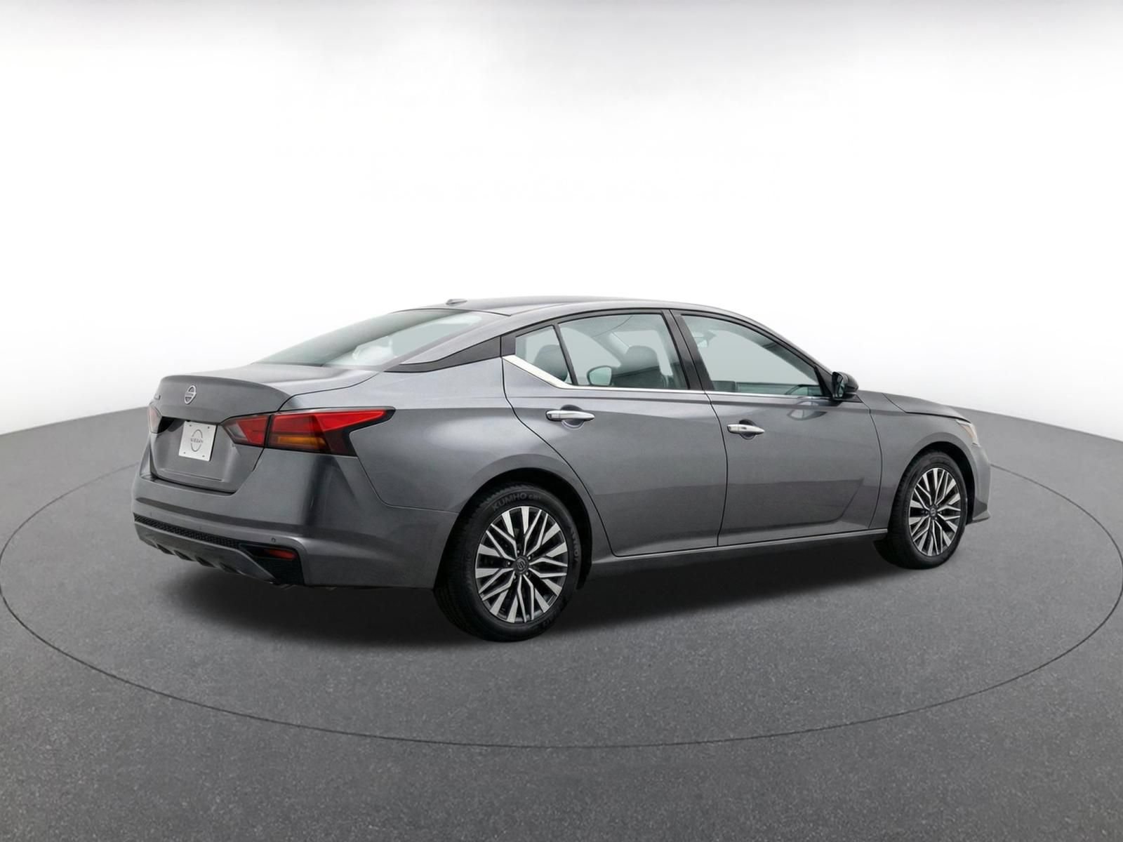 Thumbnail: 2025 Nissan Altima - 9