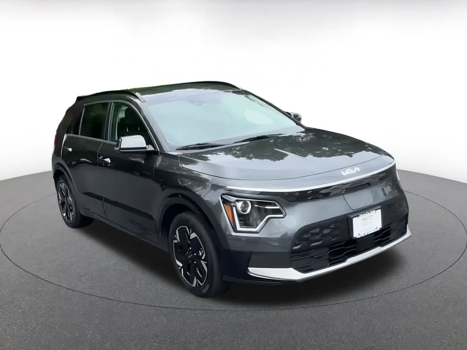 Thumbnail: 2023 Kia Niro - 3