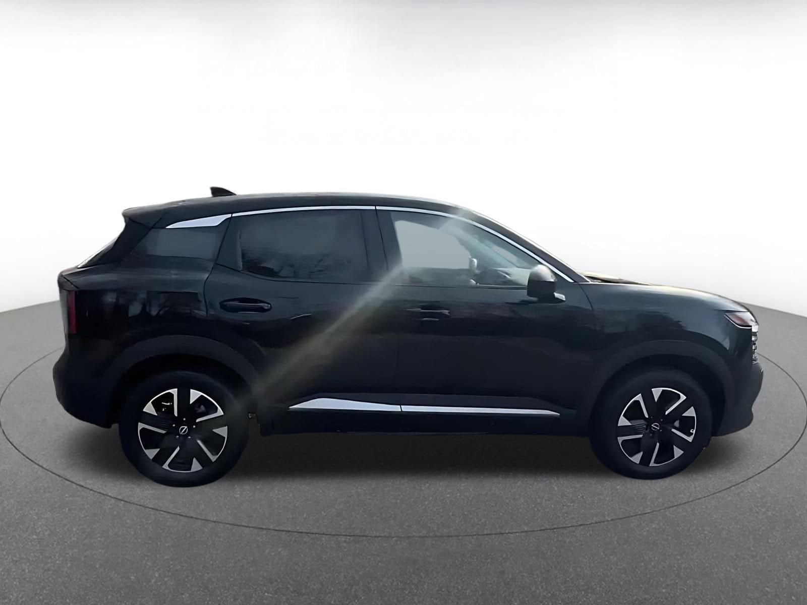 Thumbnail: 2025 Nissan Kicks - 9