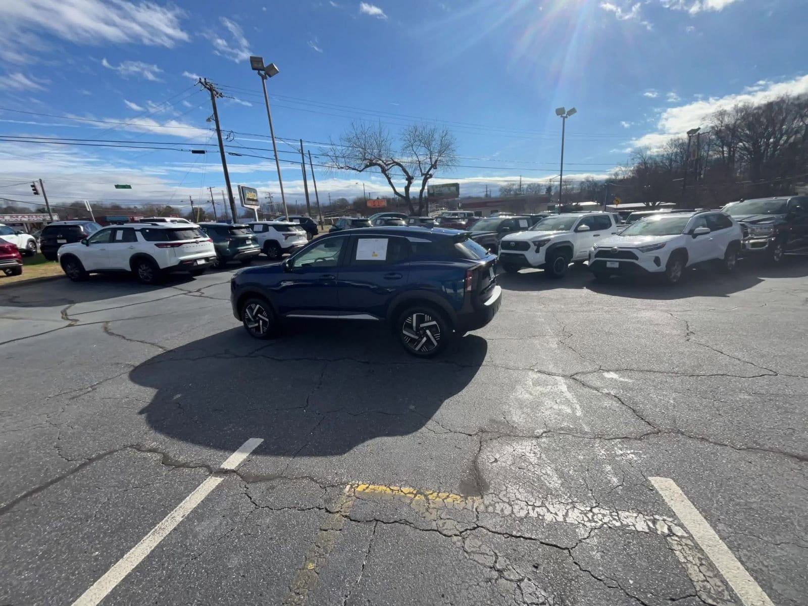 Thumbnail: 2025 Nissan Kicks - 14