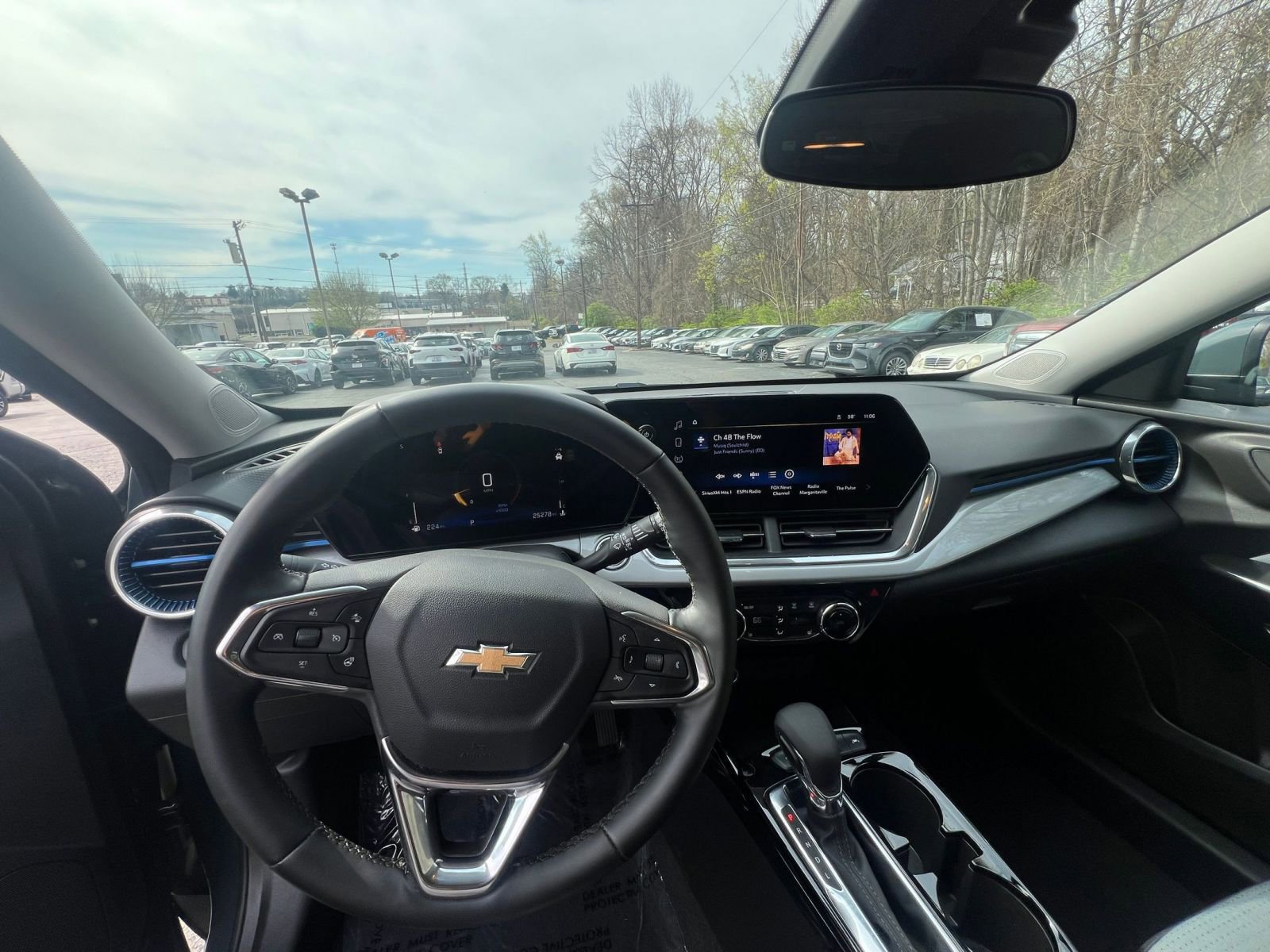 Thumbnail: 2025 Chevrolet Trax - 28