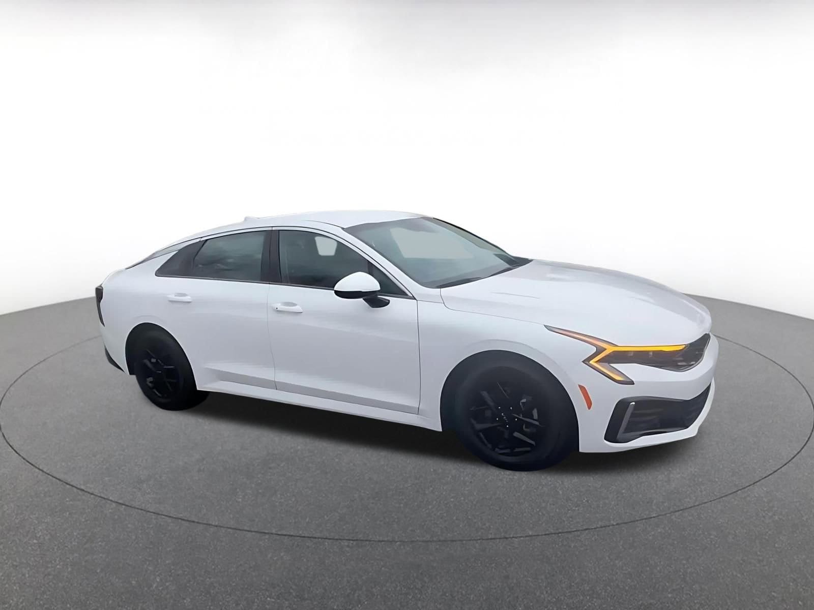 Thumbnail: 2025 Kia K5 - 1