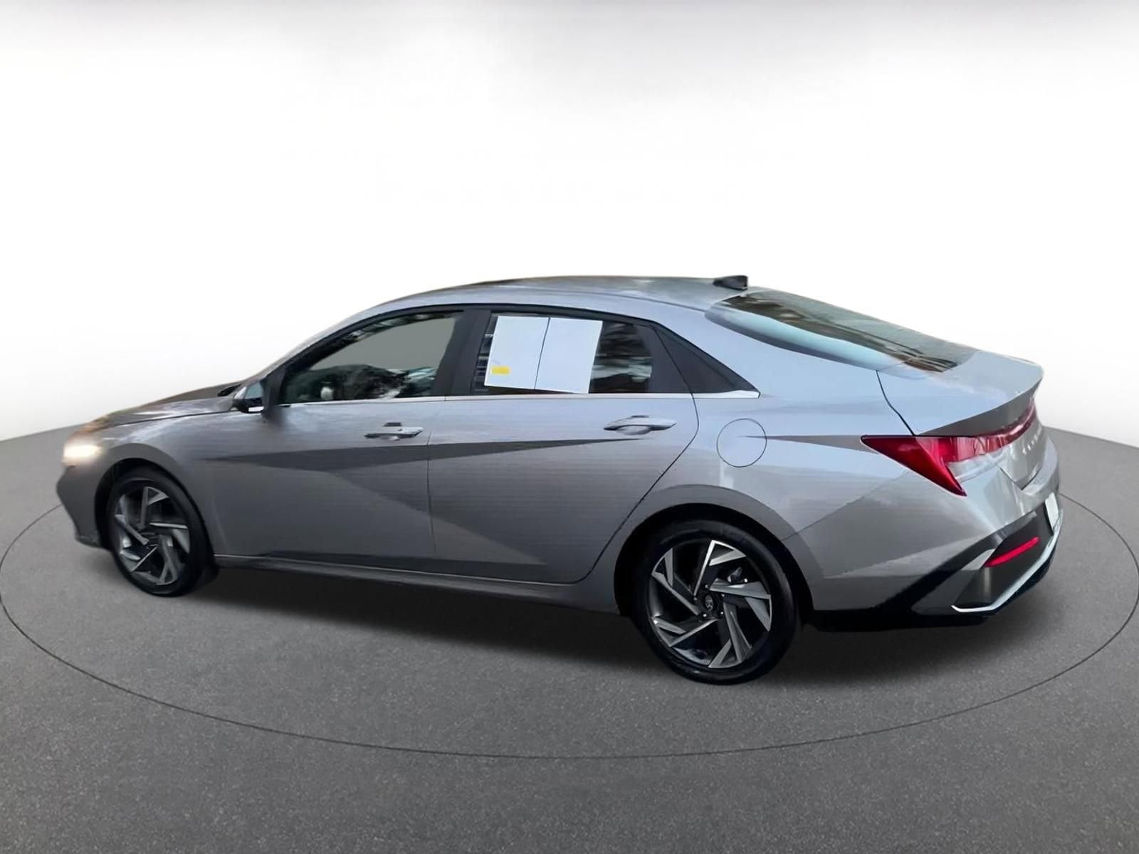 Thumbnail: 2025 Hyundai Elantra - 10