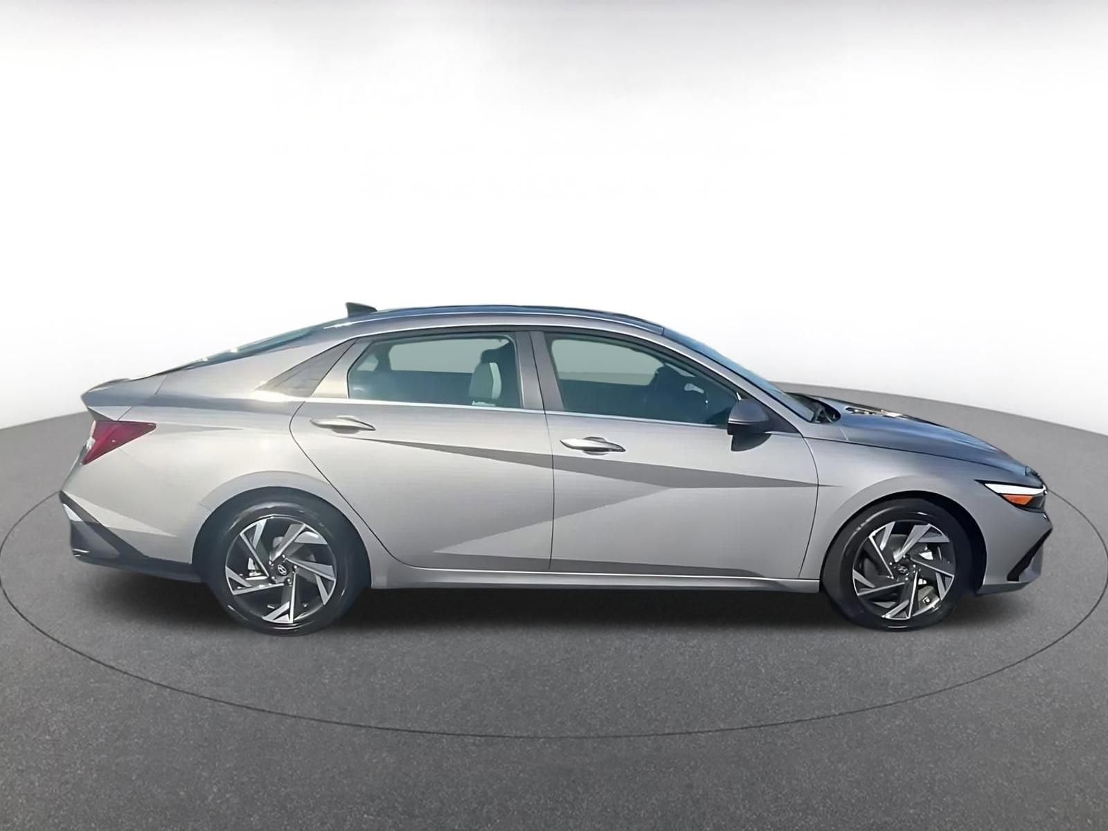 Thumbnail: 2025 Hyundai Elantra - 15