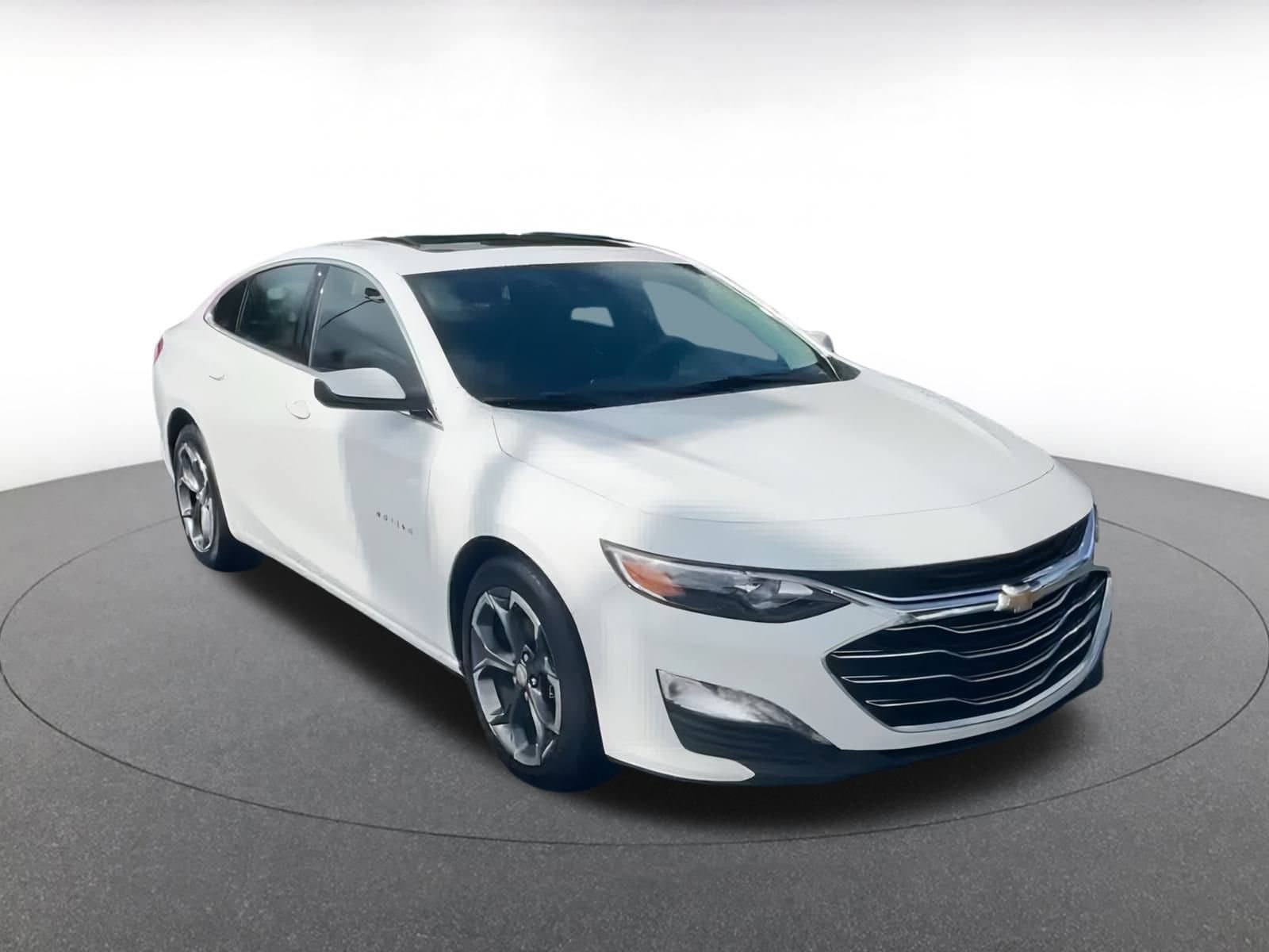 Thumbnail: 2024 Chevrolet Malibu - 3