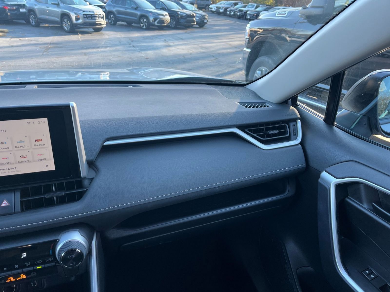 Thumbnail: 2025 Toyota RAV4 - 29