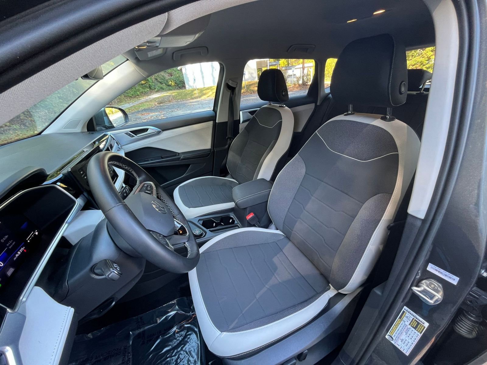 Thumbnail: 2025 Volkswagen Taos - 32