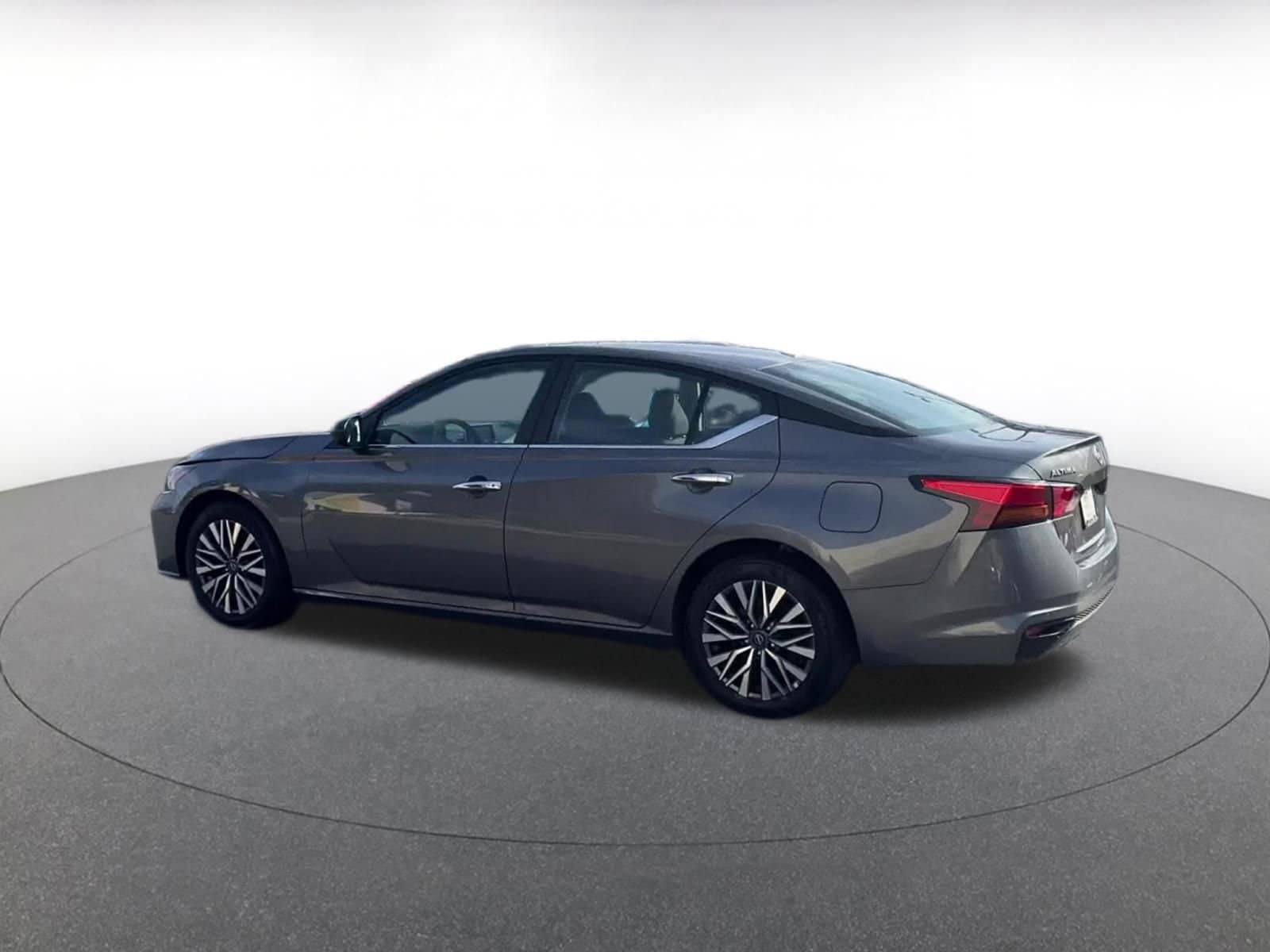 Thumbnail: 2025 Nissan Altima - 10