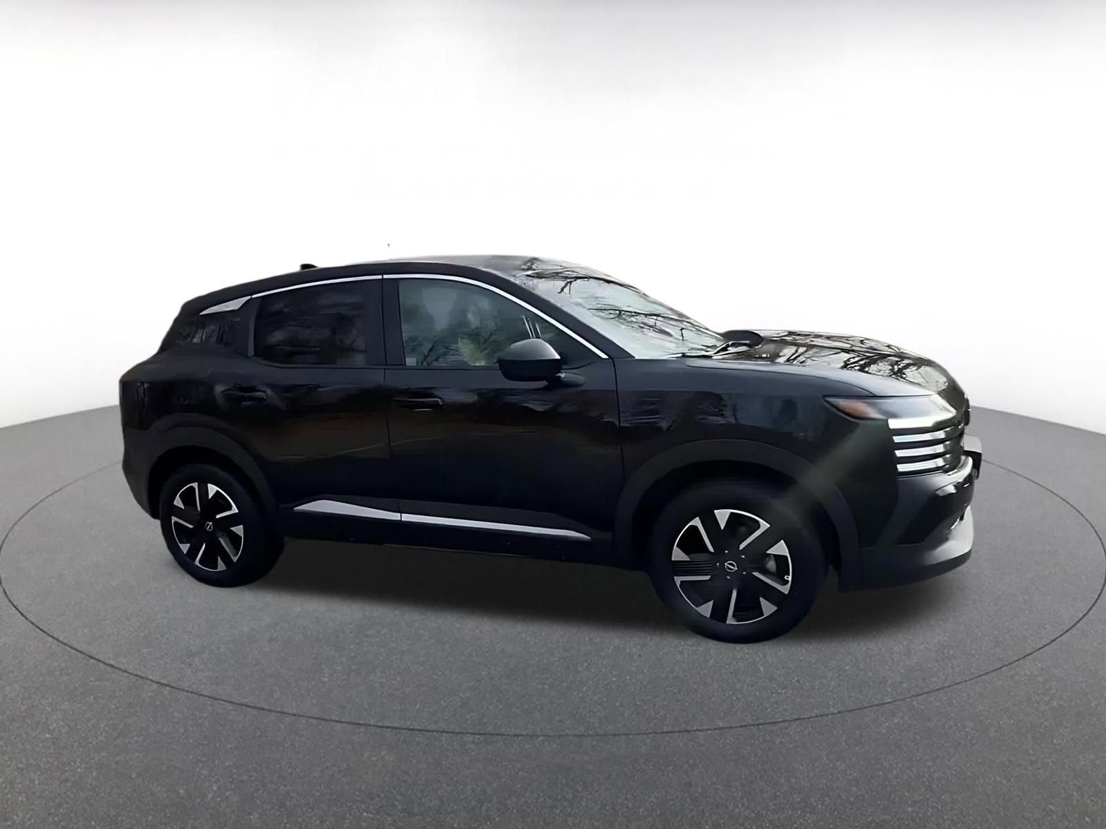 Thumbnail: 2025 Nissan Kicks - 2