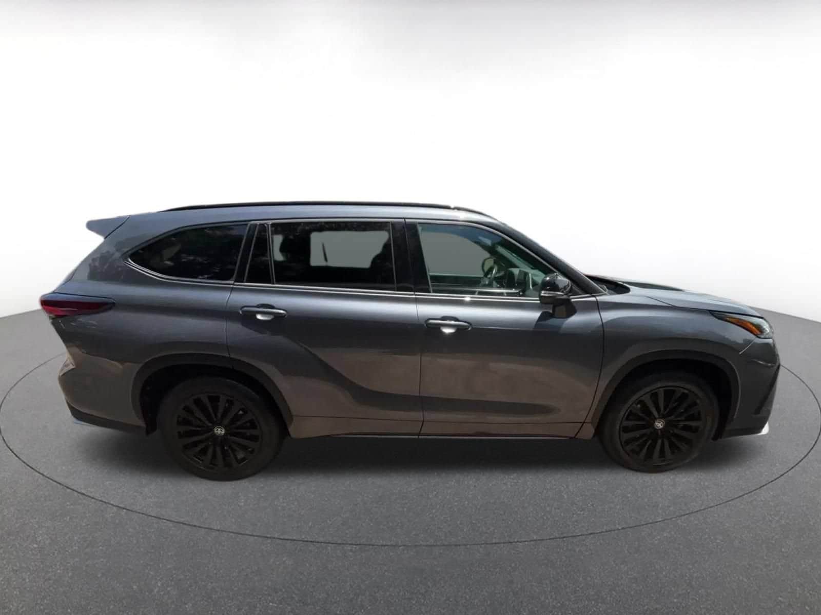 Thumbnail: 2025 Toyota Highlander - 16