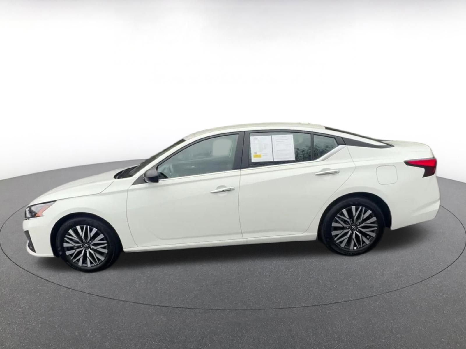 Thumbnail: 2025 Nissan Altima - 9