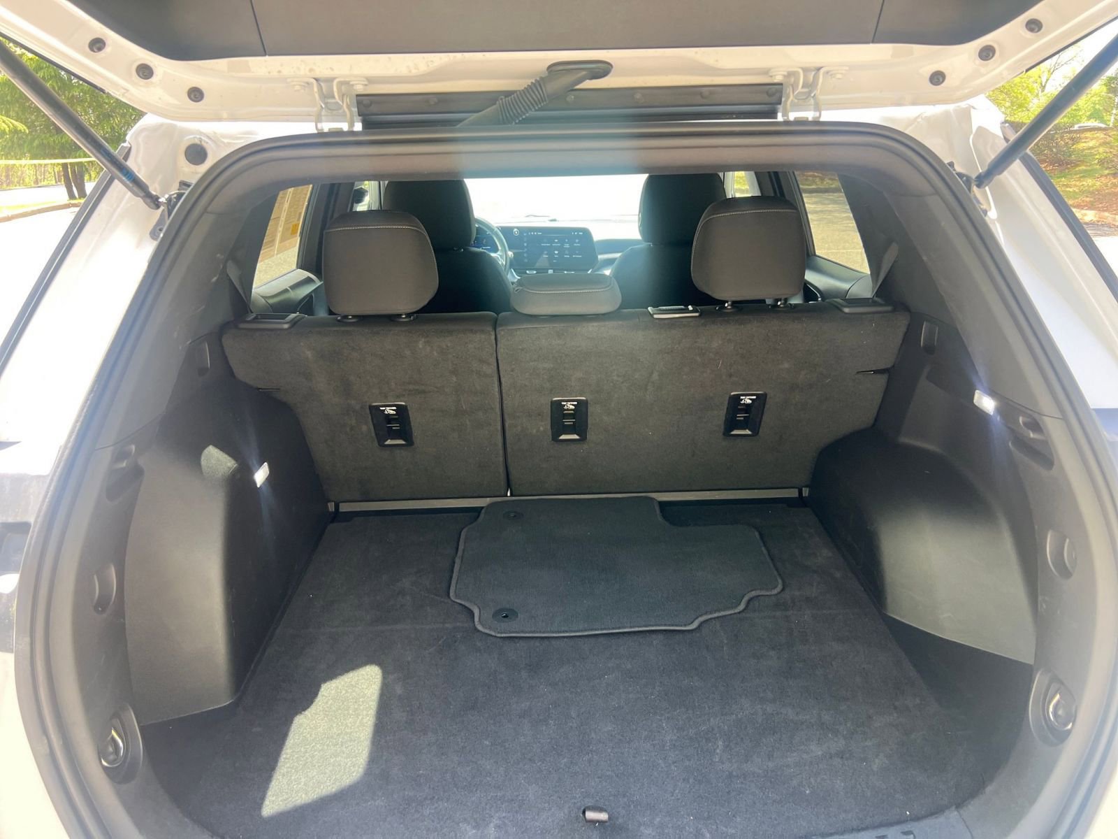 Thumbnail: 2025 Chevrolet Equinox - 25