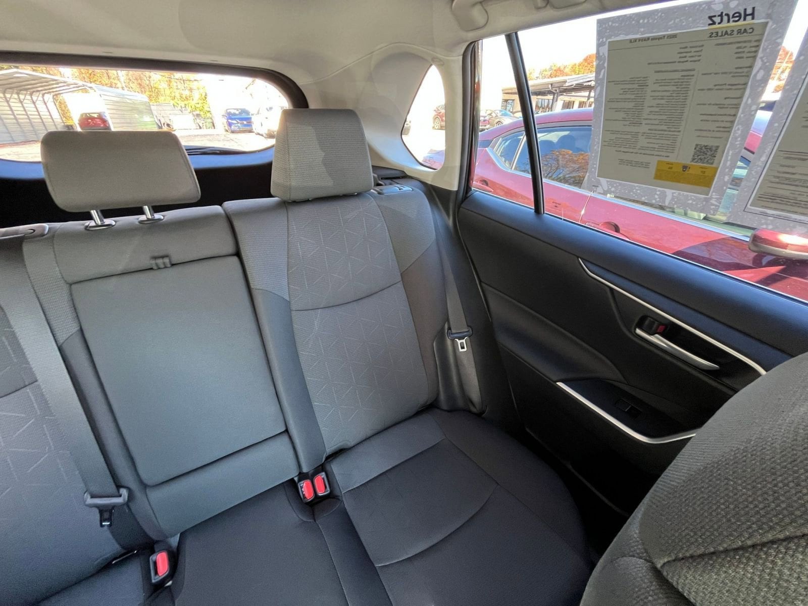 Thumbnail: 2025 Toyota RAV4 - 33