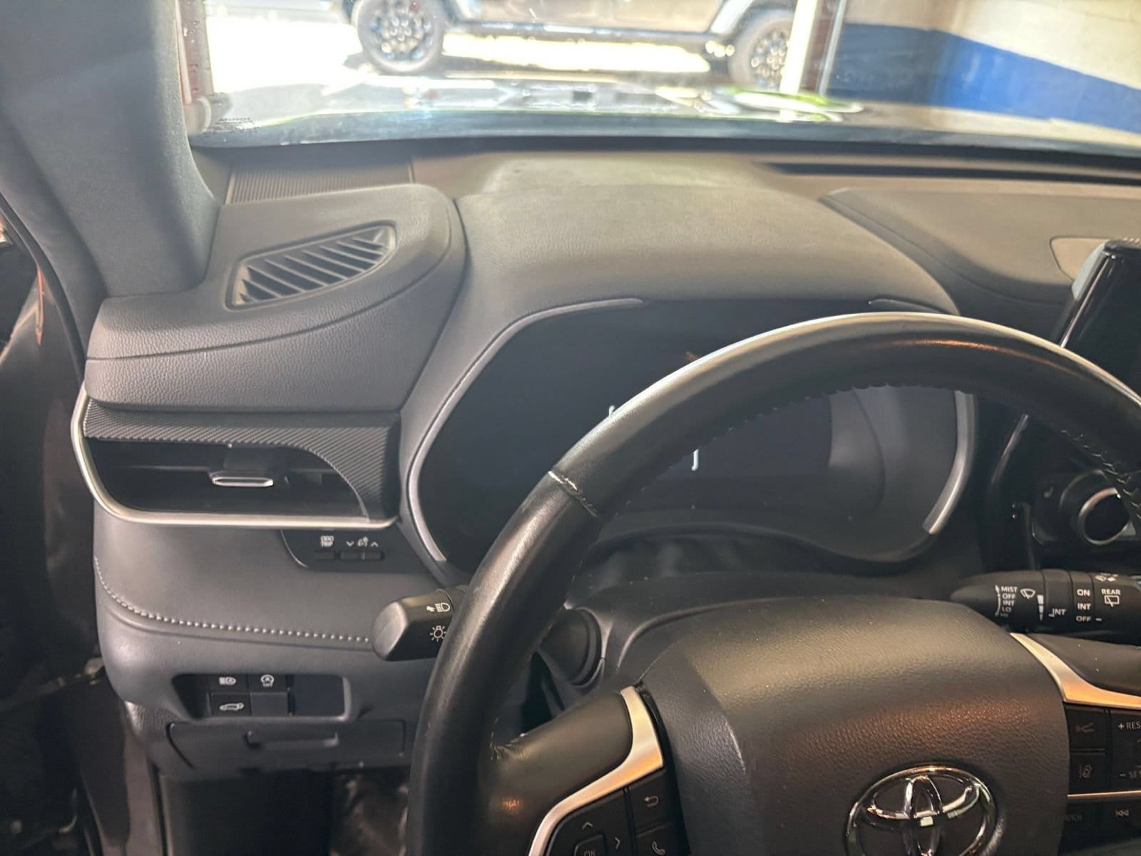 Thumbnail: 2025 Toyota Highlander - 34