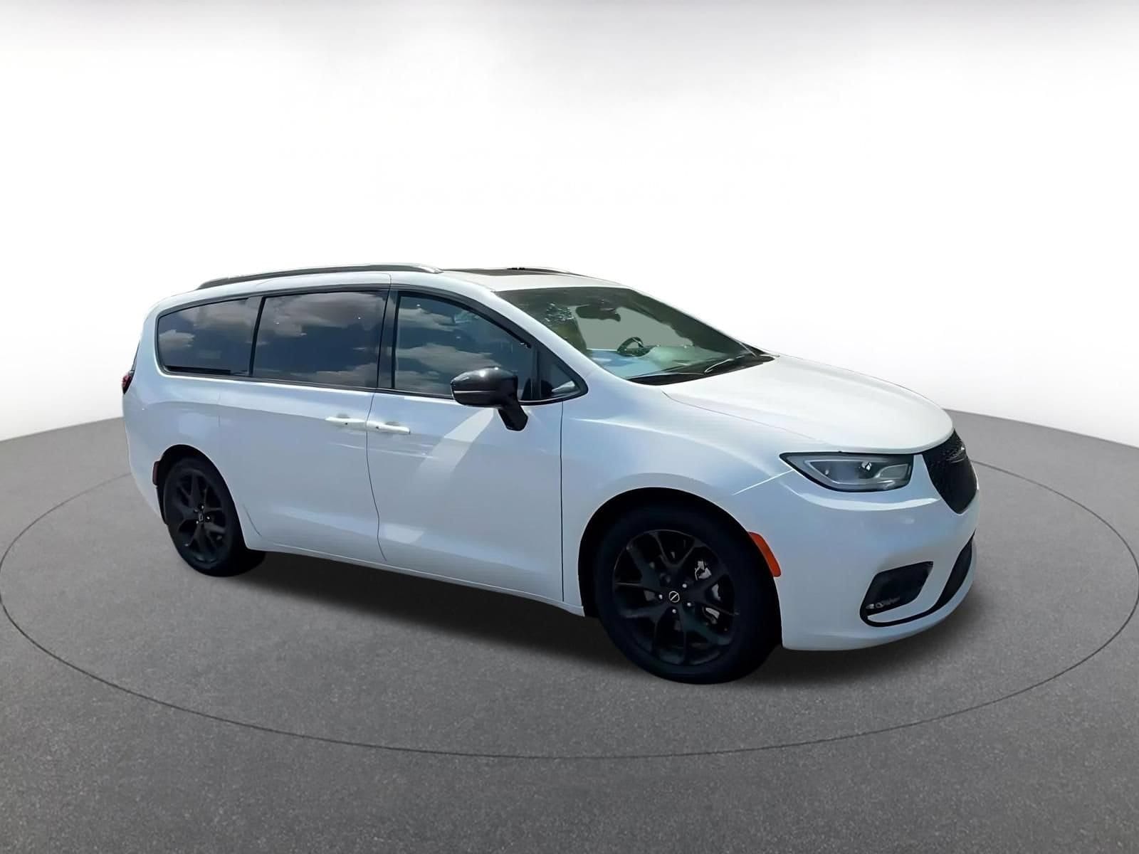 Thumbnail: 2025 Chrysler Pacifica - 2