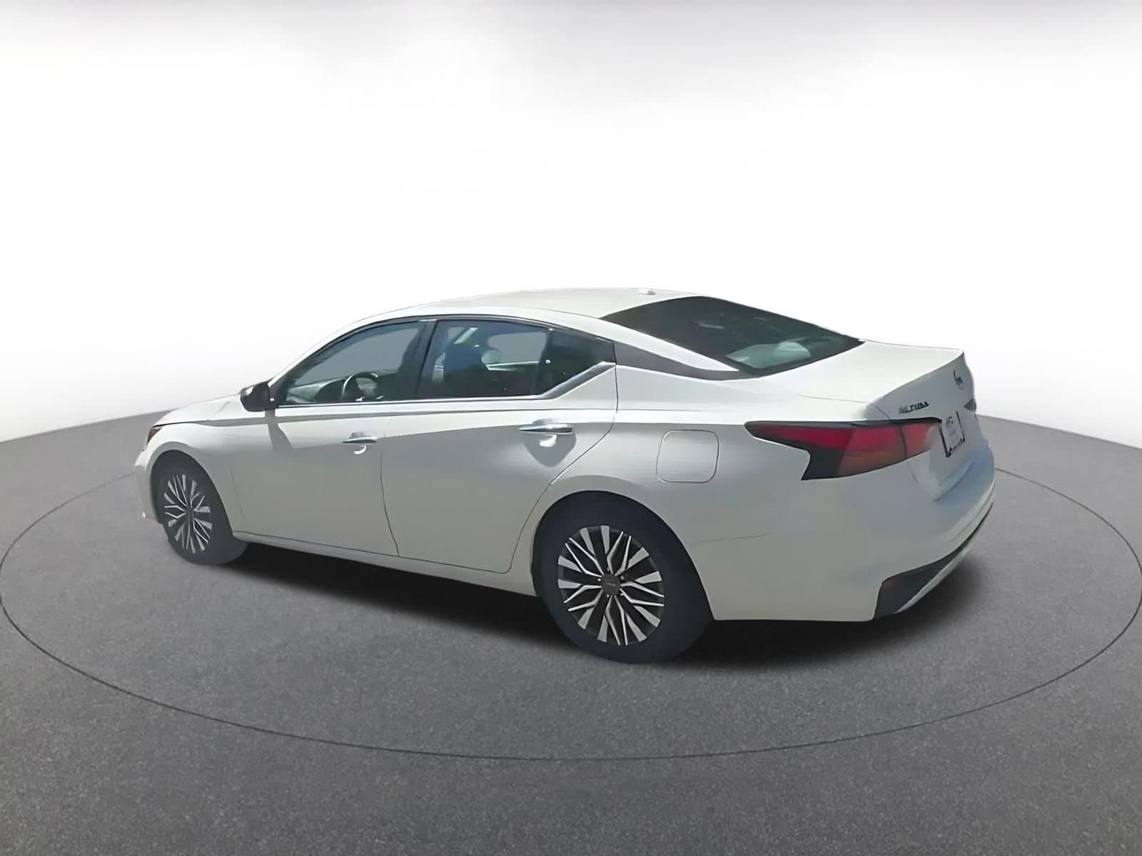 Thumbnail: 2025 Nissan Altima - 8