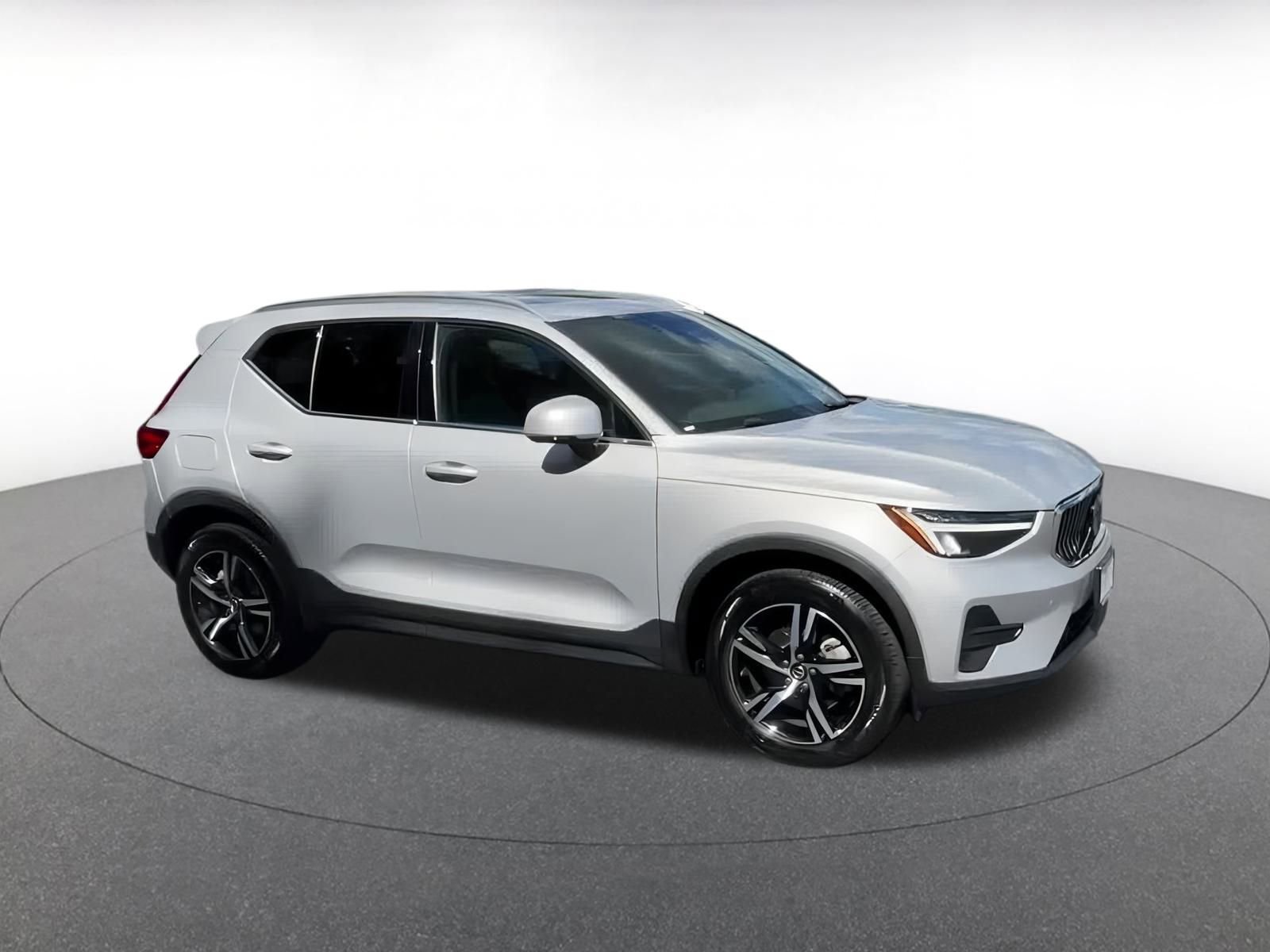Thumbnail: 2024 Volvo XC40 - 4