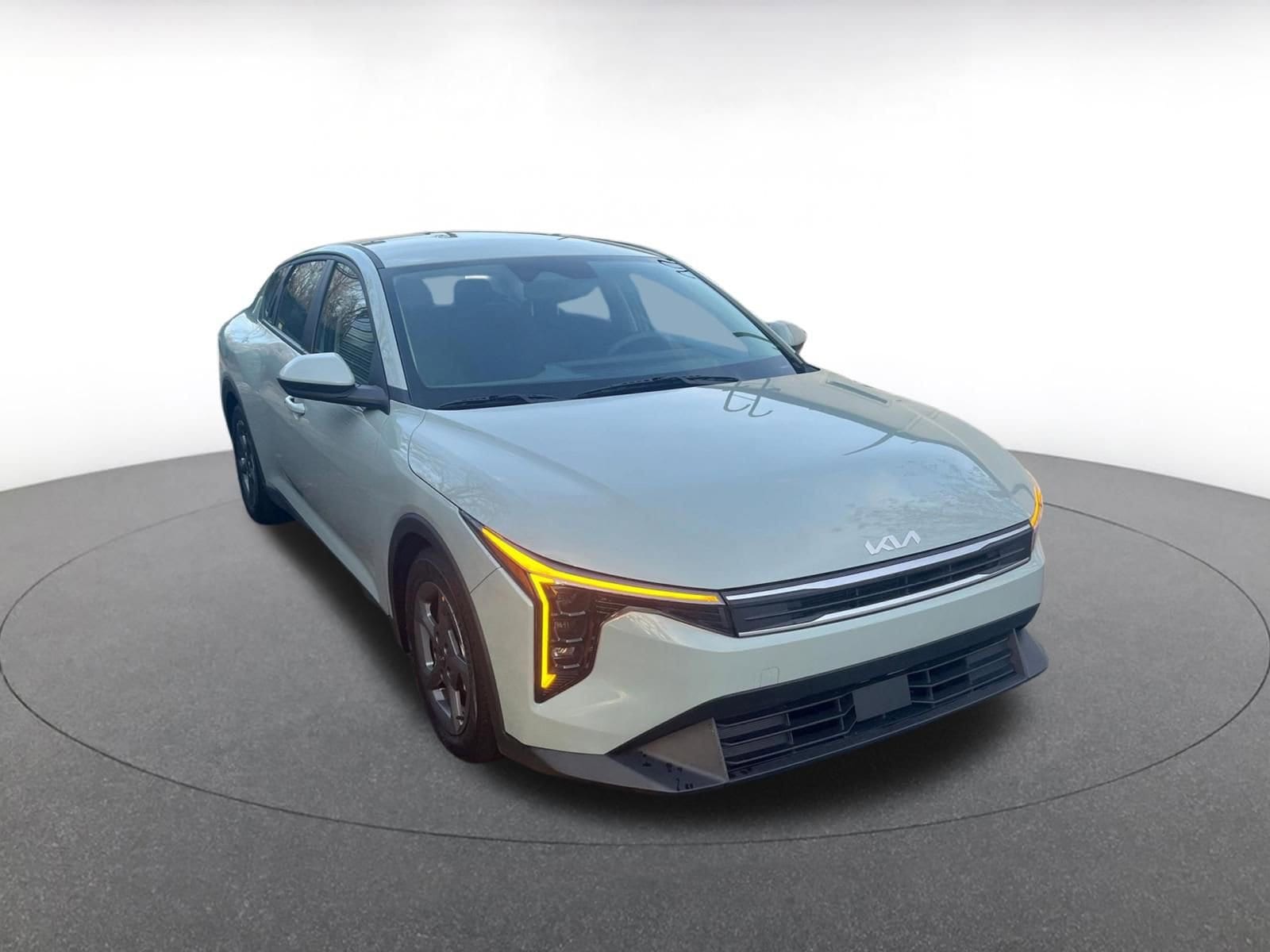 Thumbnail: 2025 Kia K4 - 1