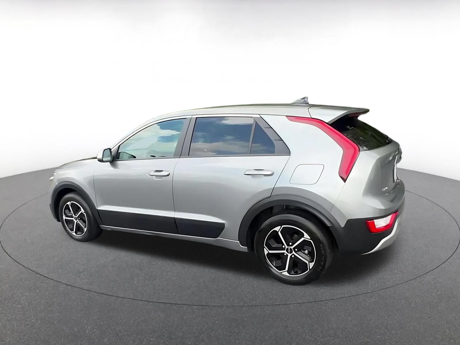 Thumbnail: 2026 Kia Niro - 10