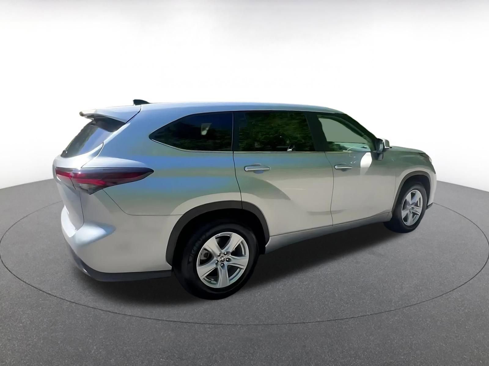 Thumbnail: 2025 Toyota Highlander - 14