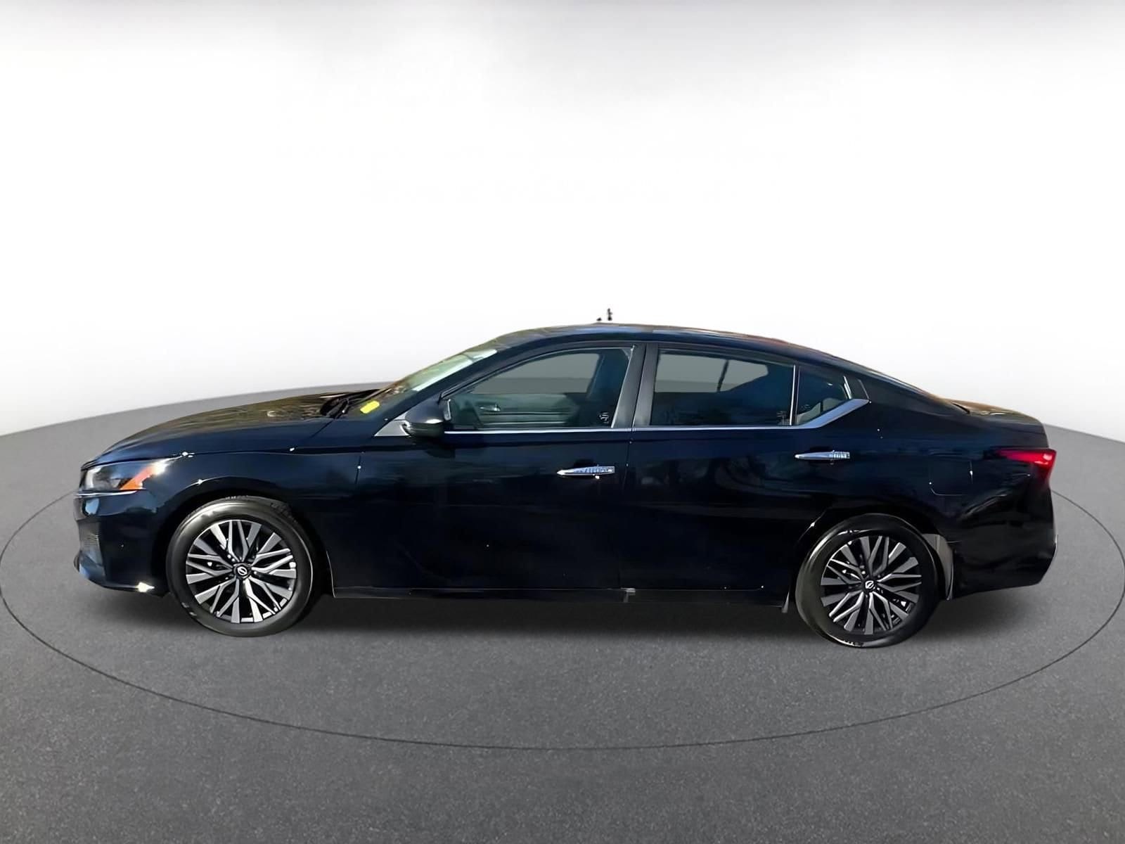 Thumbnail: 2025 Nissan Altima - 8